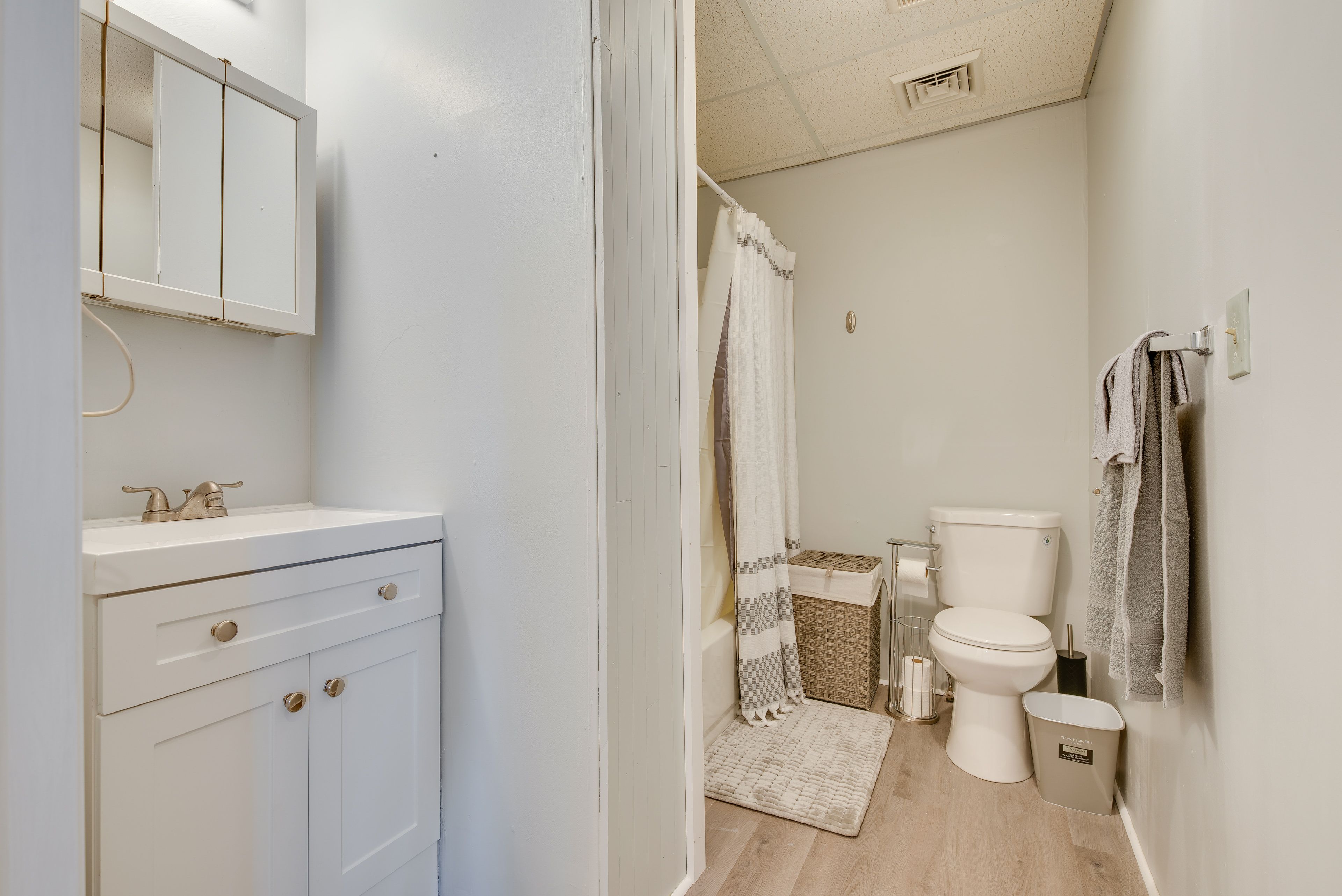 Full Bathroom | Towels Provided | Complimentary Toiletries | Hair Dryer