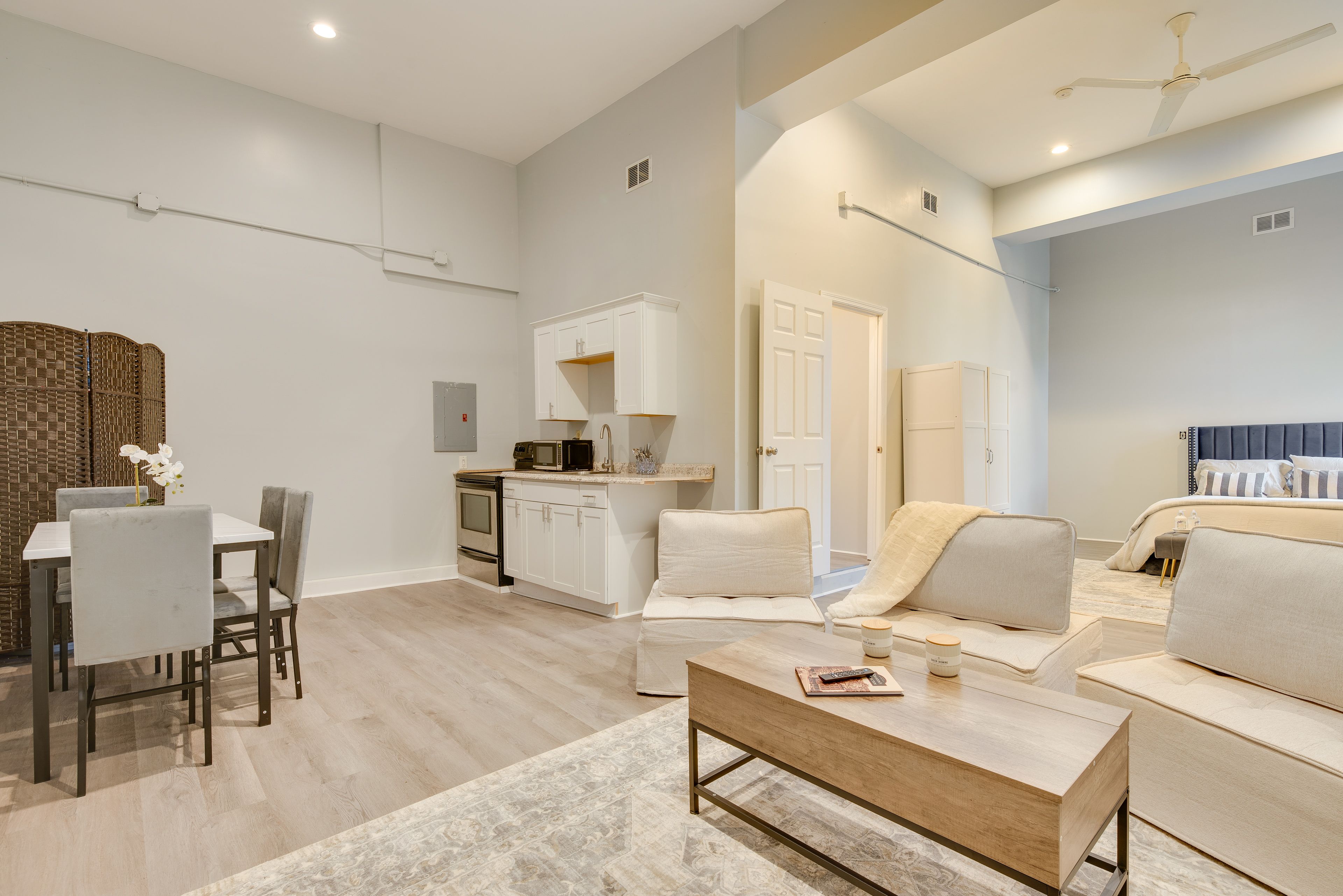 Studio | King Bed | Single-Story Unit | Central A/C | Free WiFi