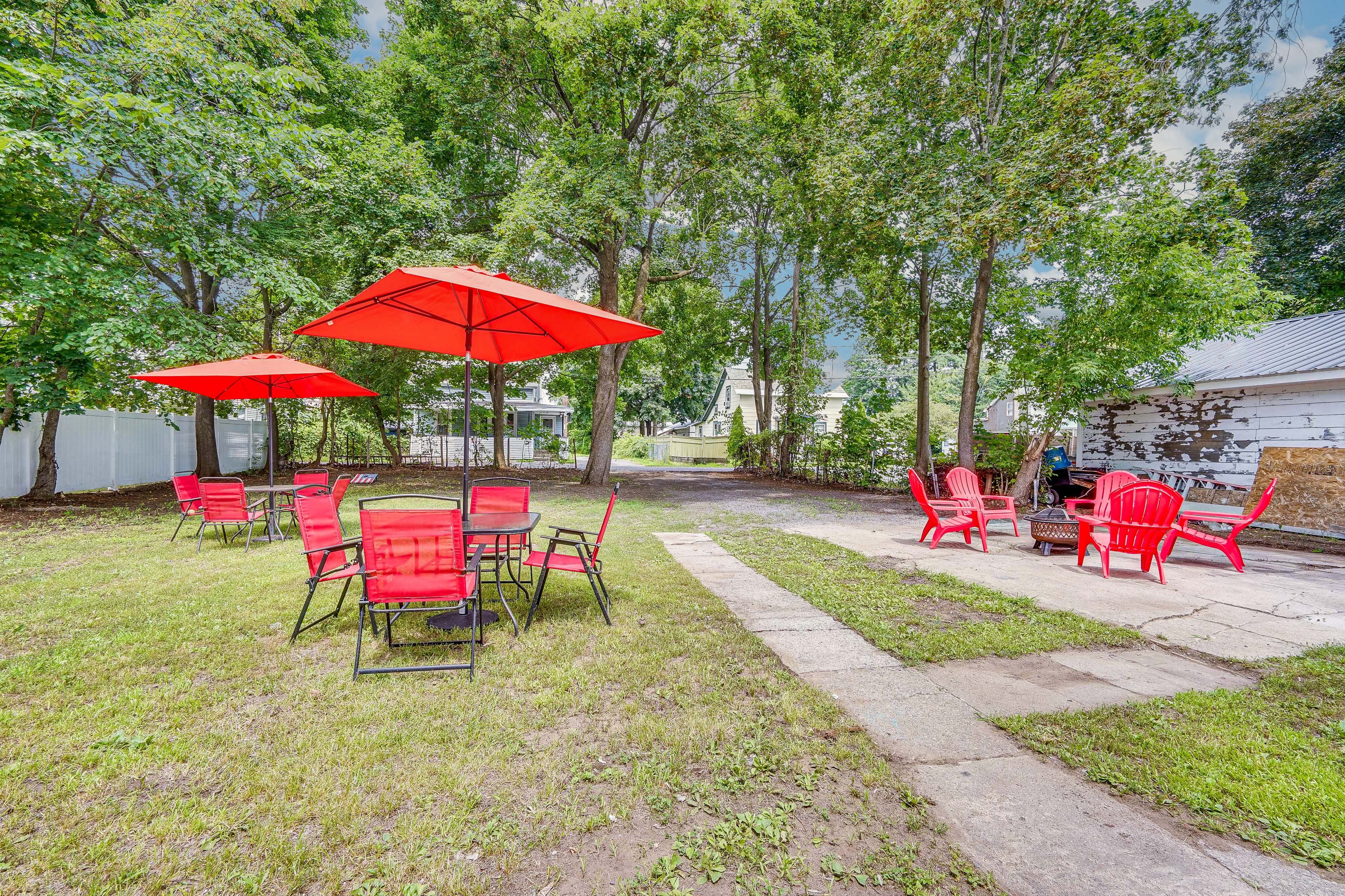 Shared Backyard | Gas Grill | Fire Pit