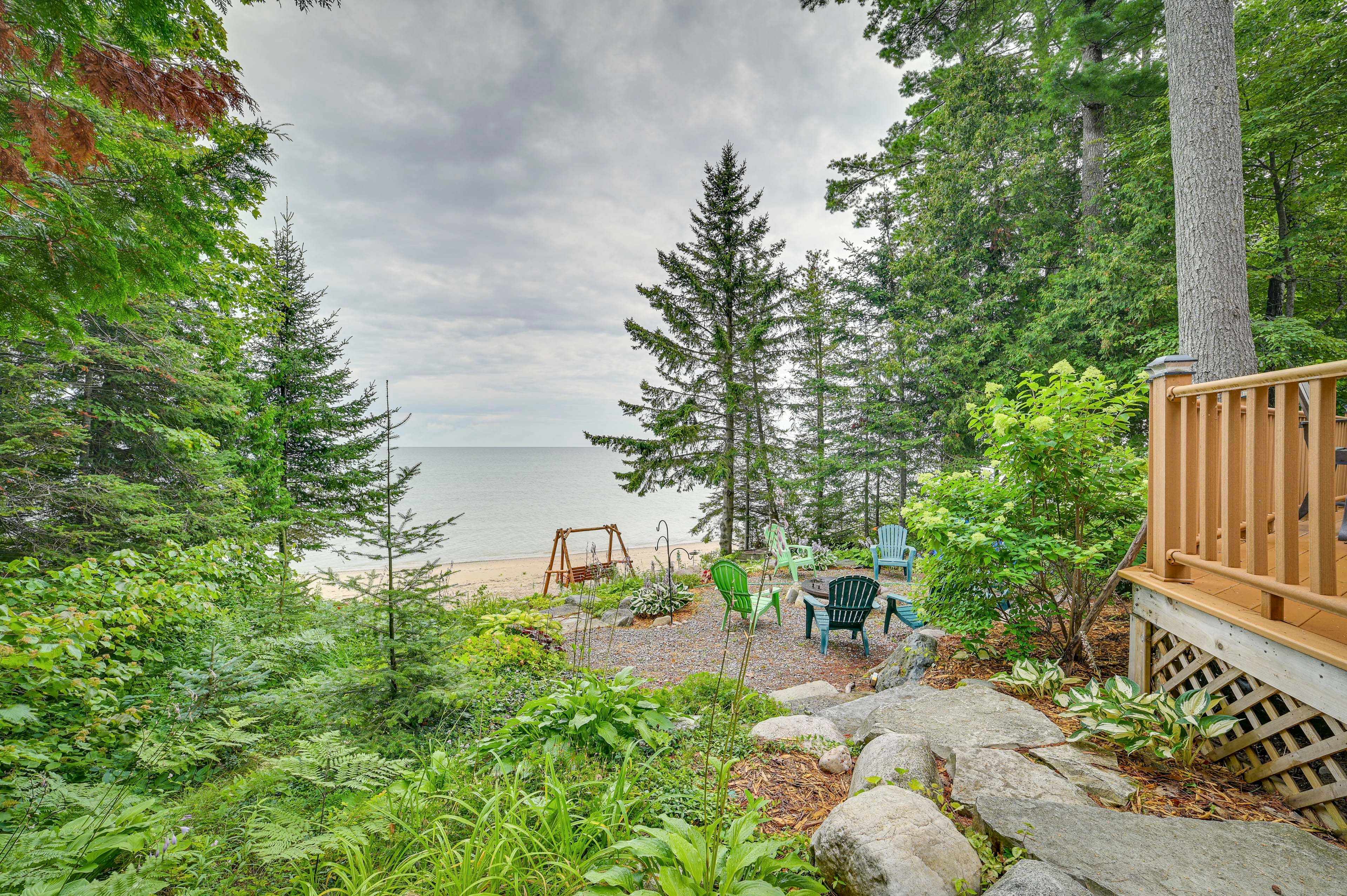 Private Yard | Fire Pit