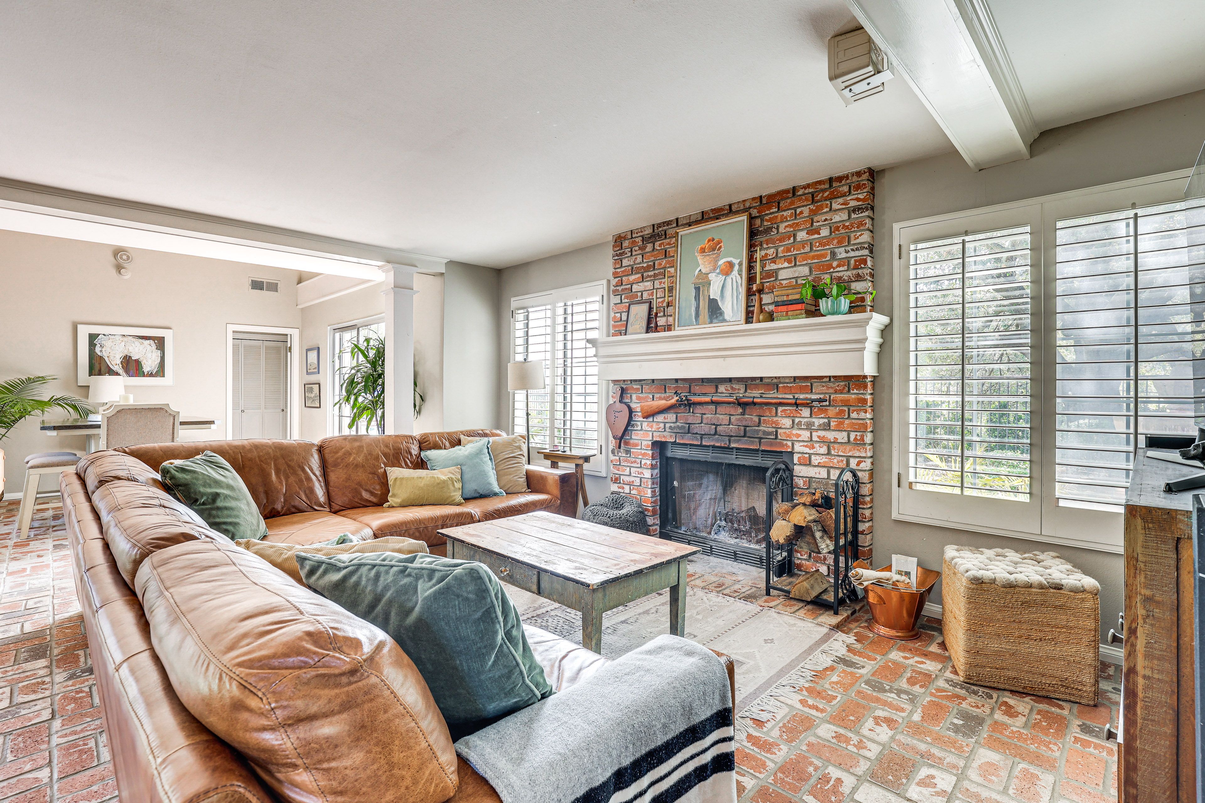 Living Room | 1st Floor | Smart TV