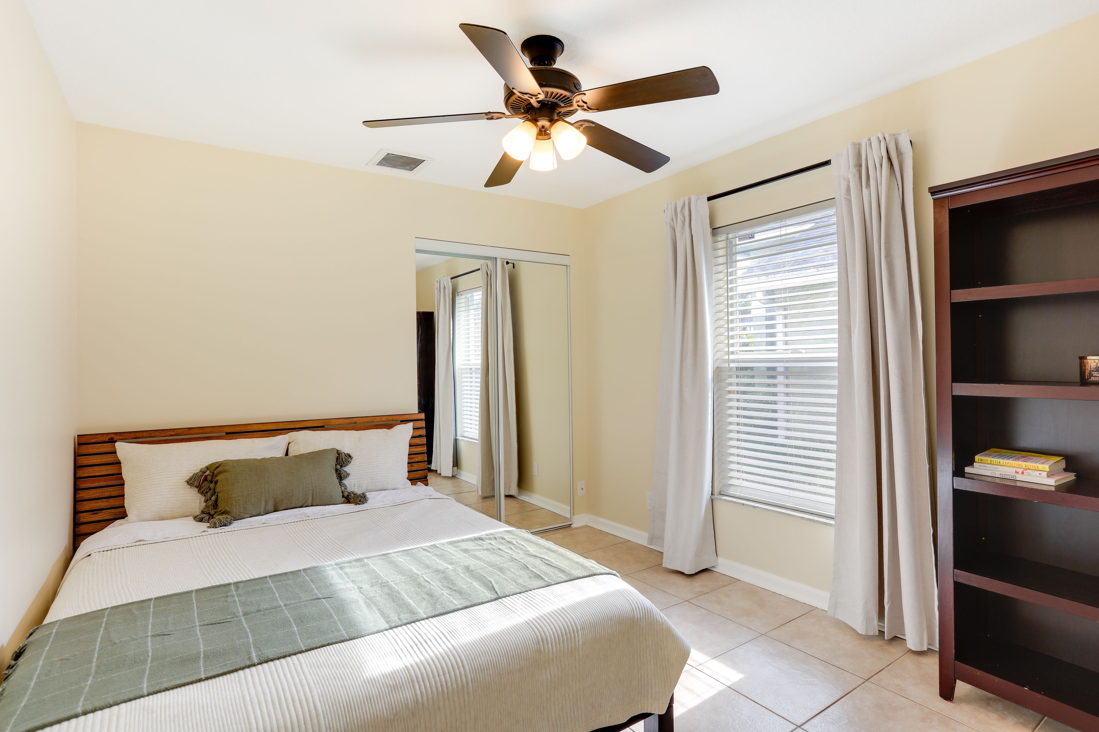 Bedroom 2 | Queen Bed