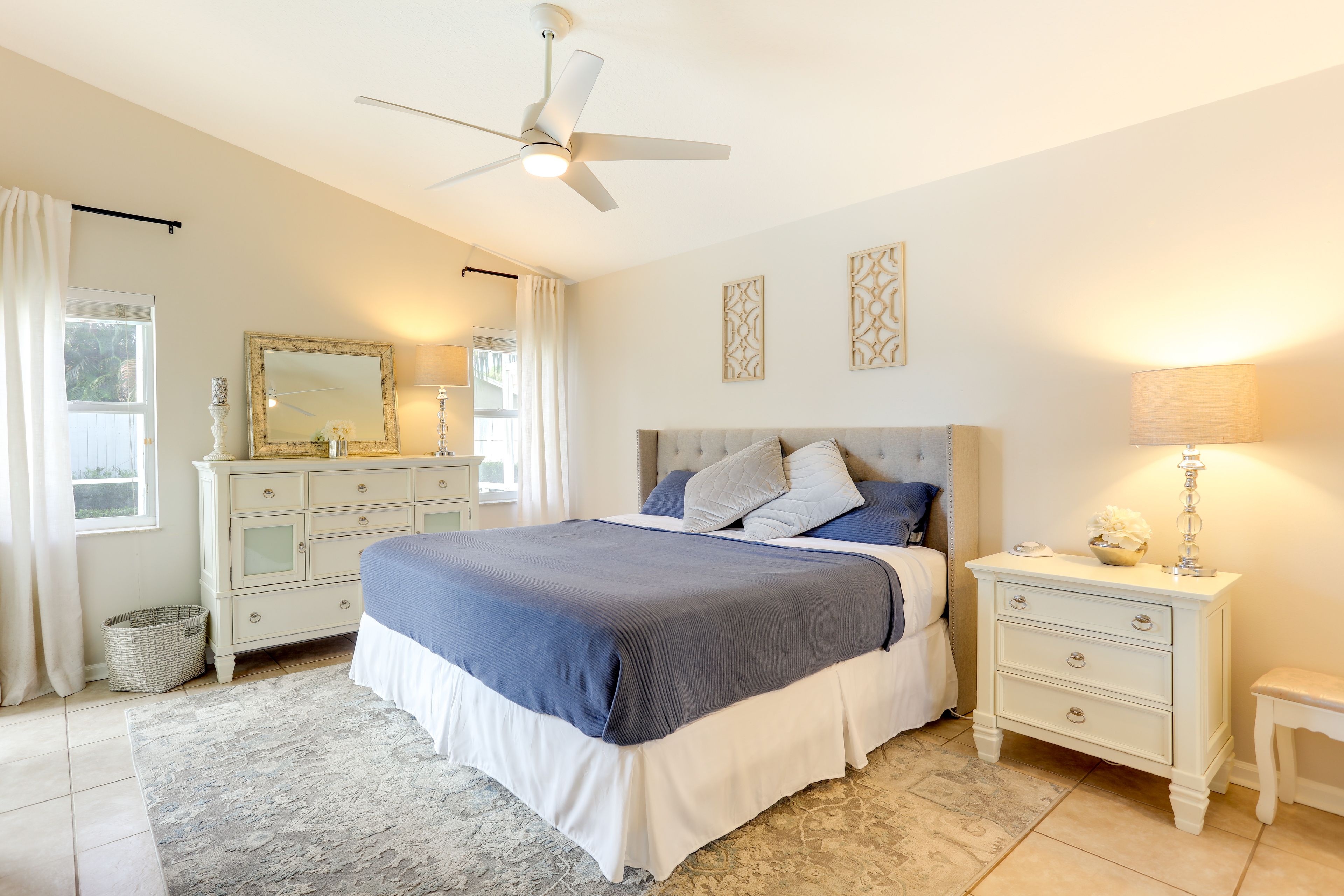 Bedroom 1 | King Bed | Smart TV | En-Suite Bathroom