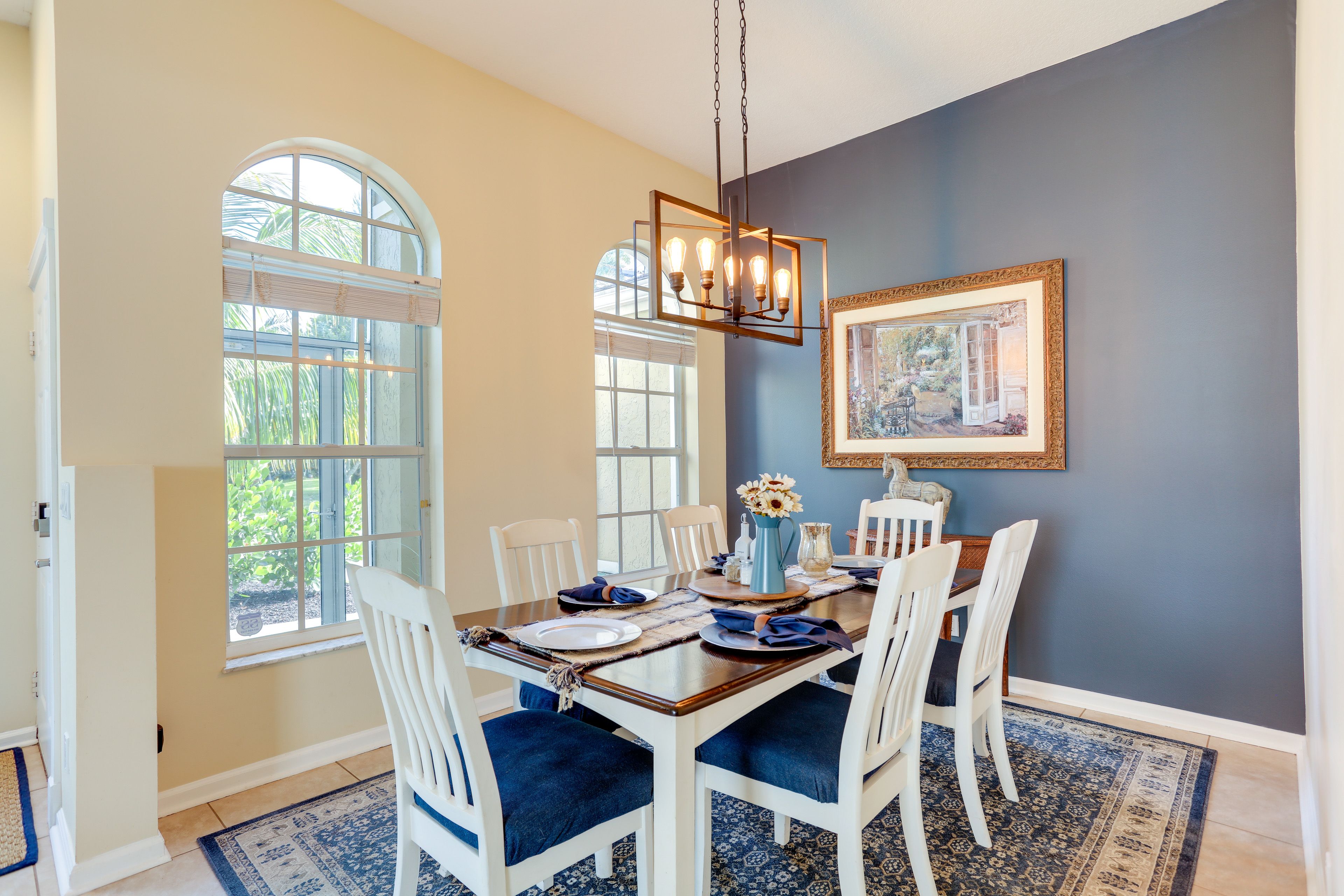 Dining Area | Dishware & Flatware Provided