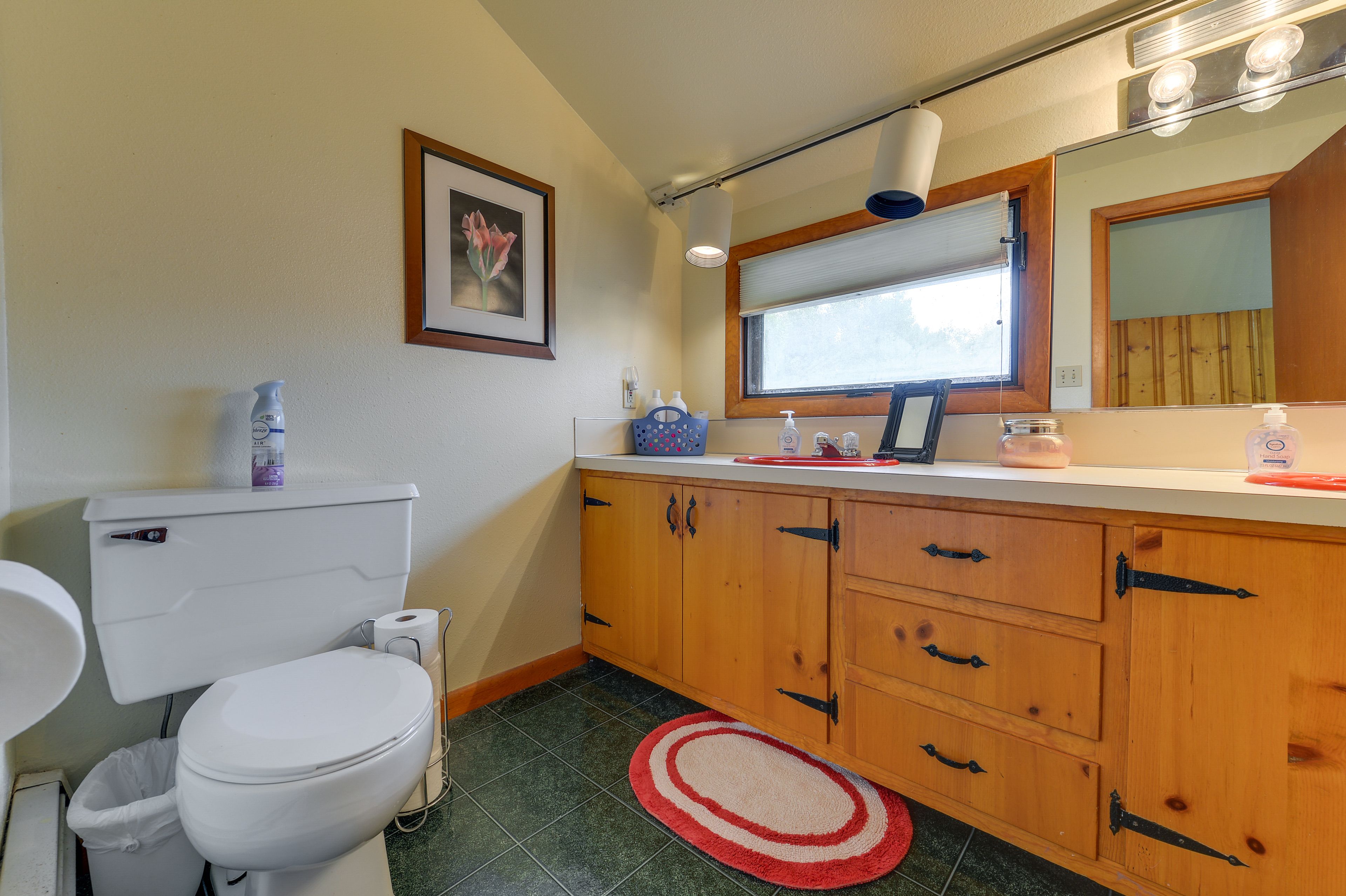 Full Bathroom | 2nd Floor