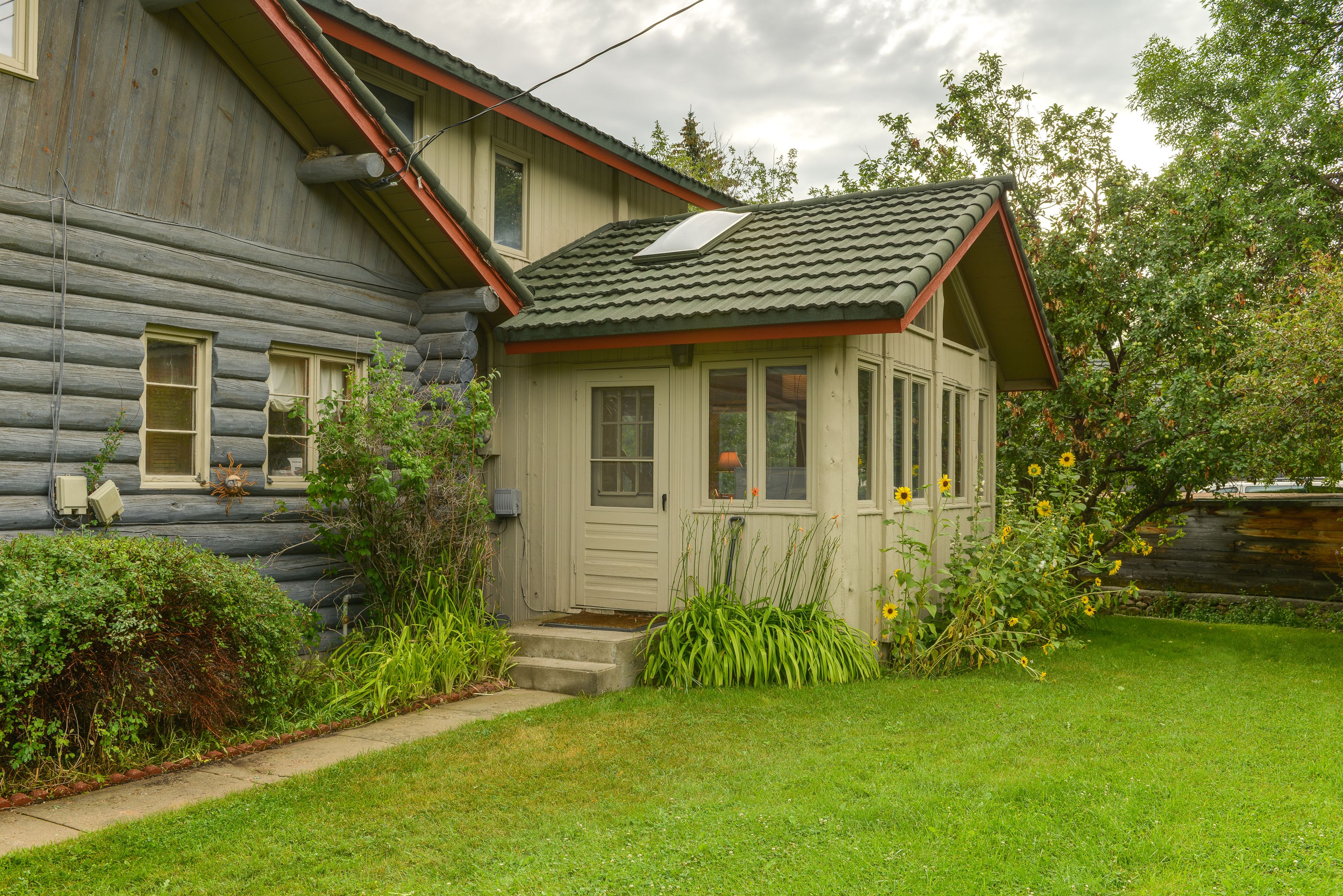 Fenced Backyard | Seasonal Creek Access