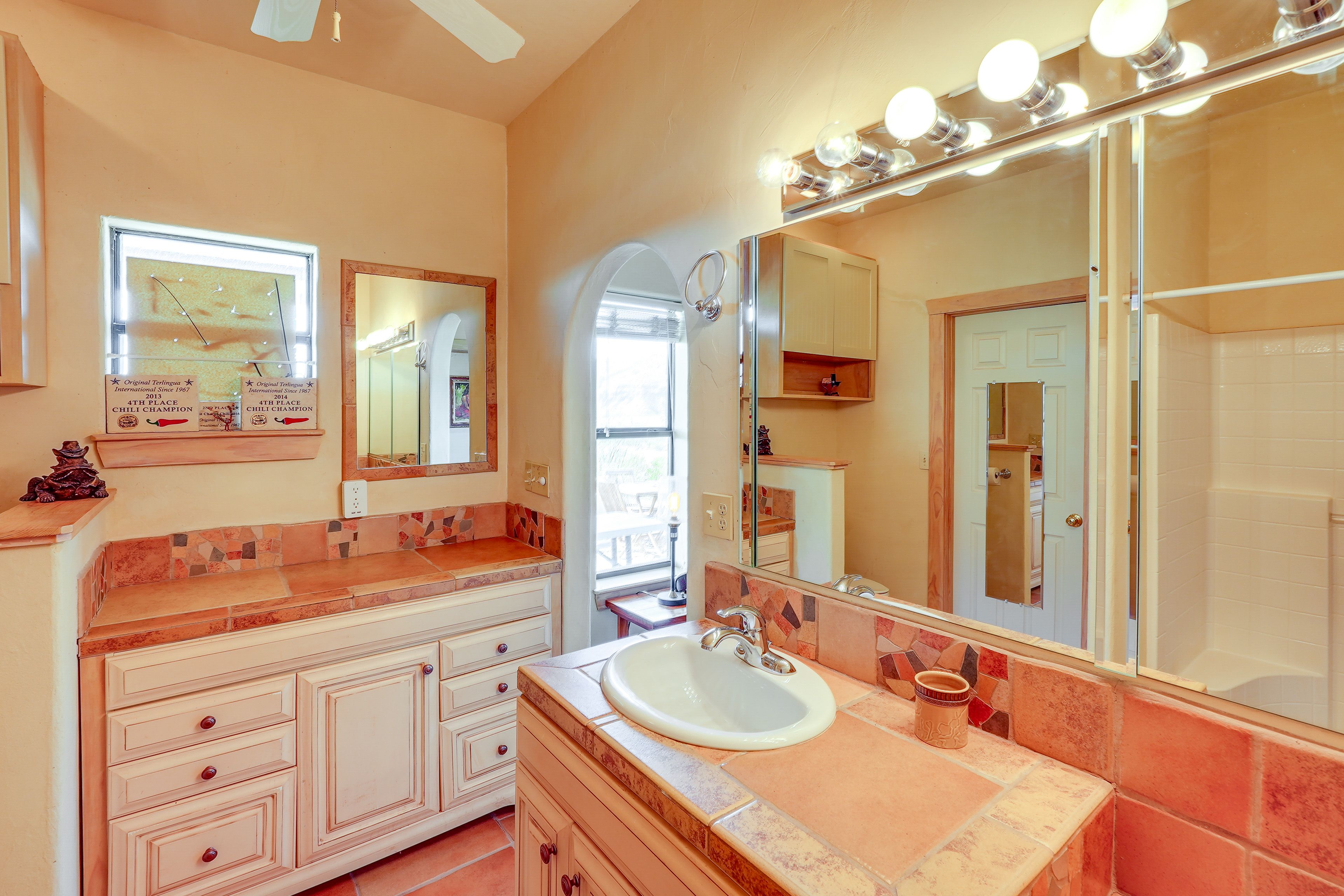 Full Bathroom | Towels Provided | Complimentary Toiletries