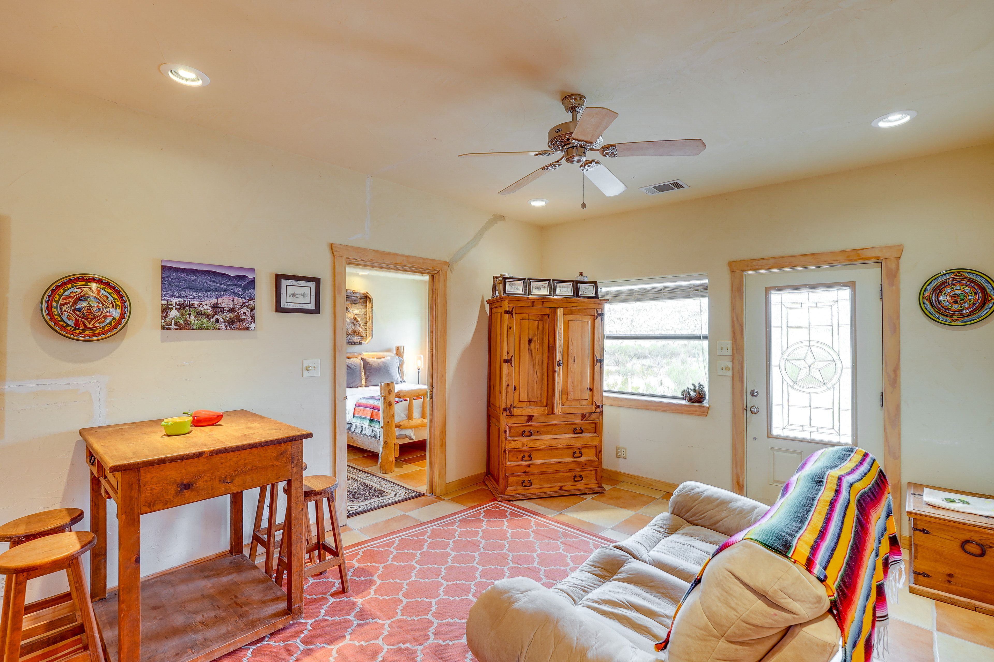 Living Room | Free WiFi | Smart TV