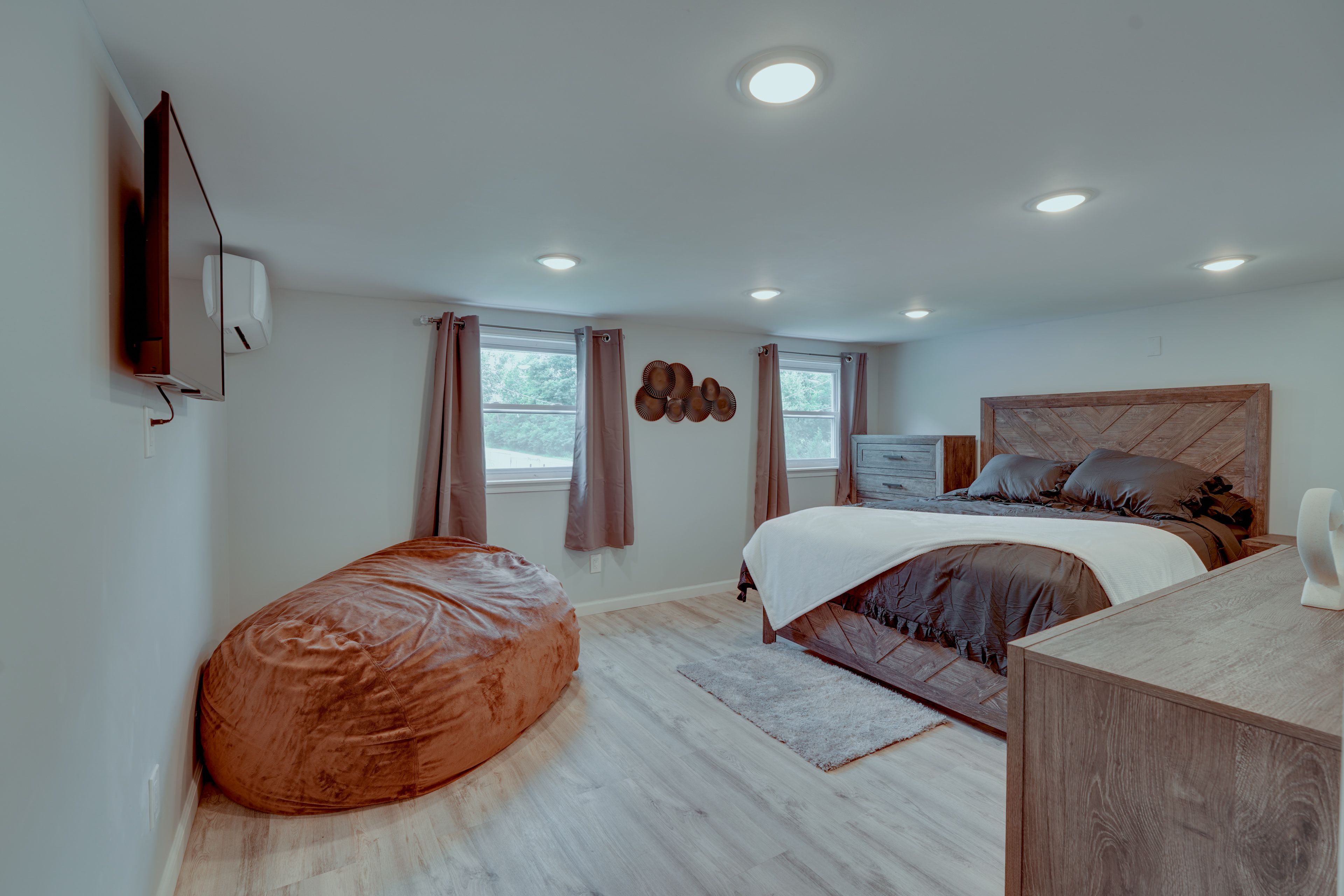 Bedroom 1 | Queen Bed | Linens Provided | Smart TV w/ Cable