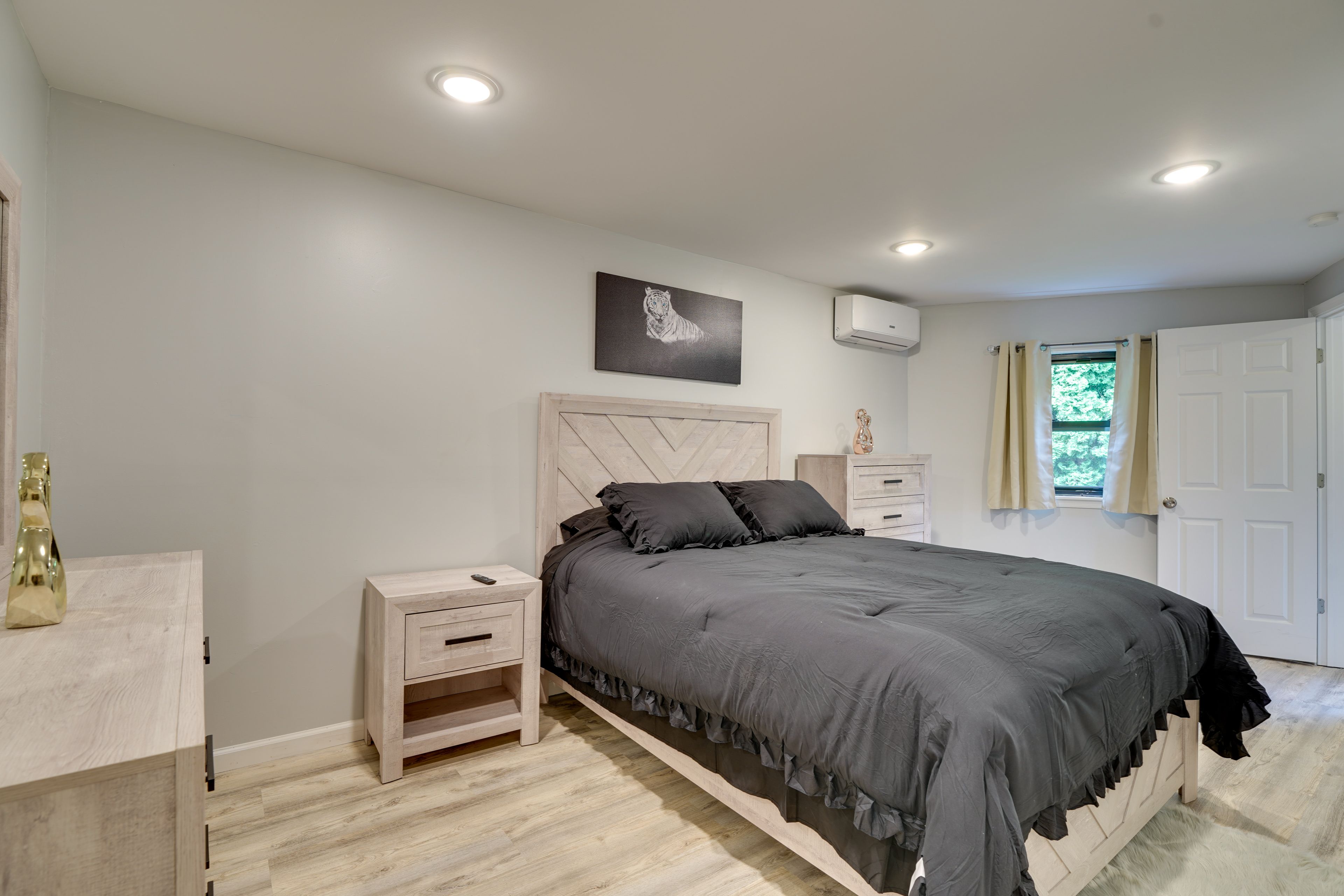 Bedroom 2 | Queen Bed | Smart TV w/ Cable