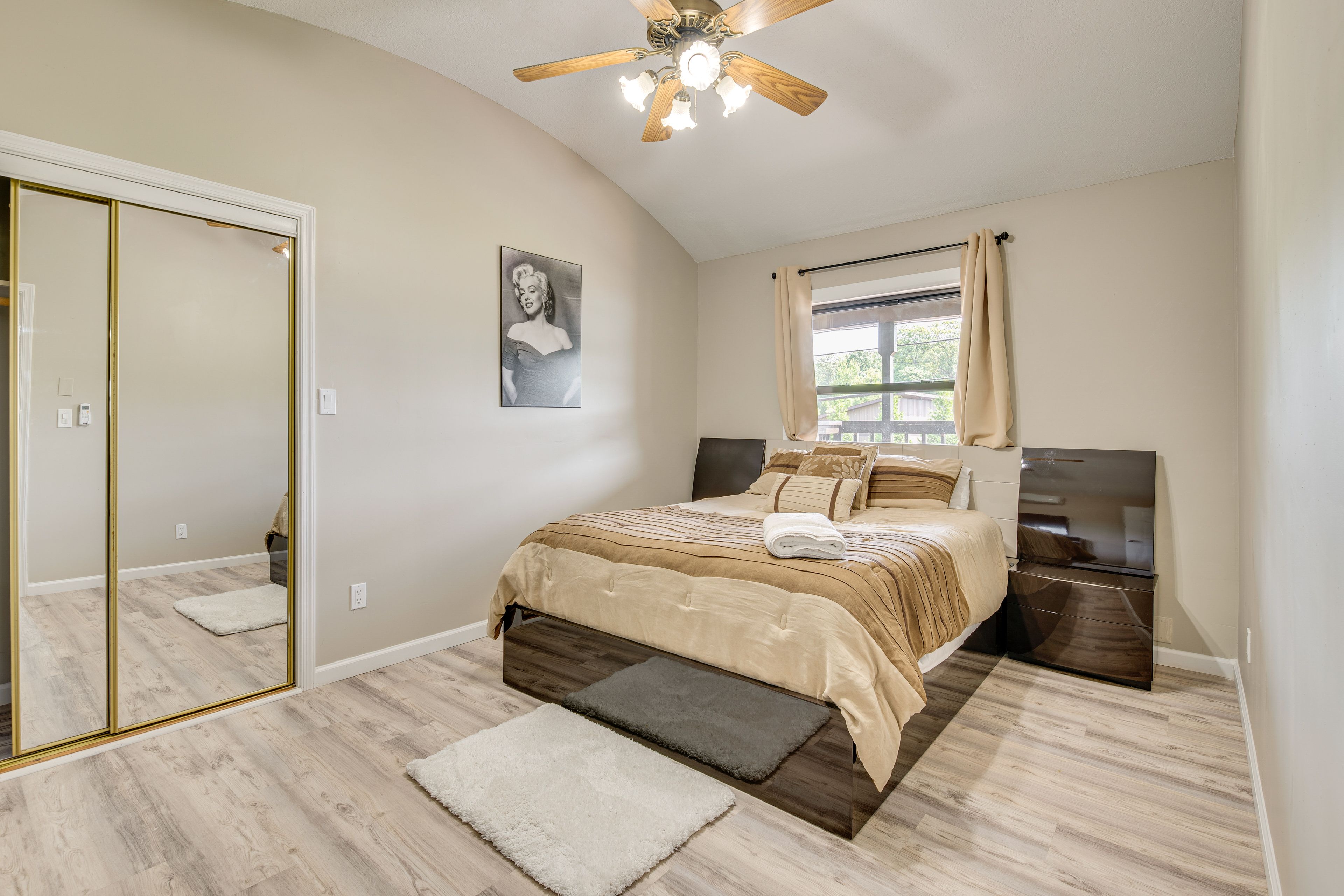 Bedroom 2 | Queen Bed | Smart TV