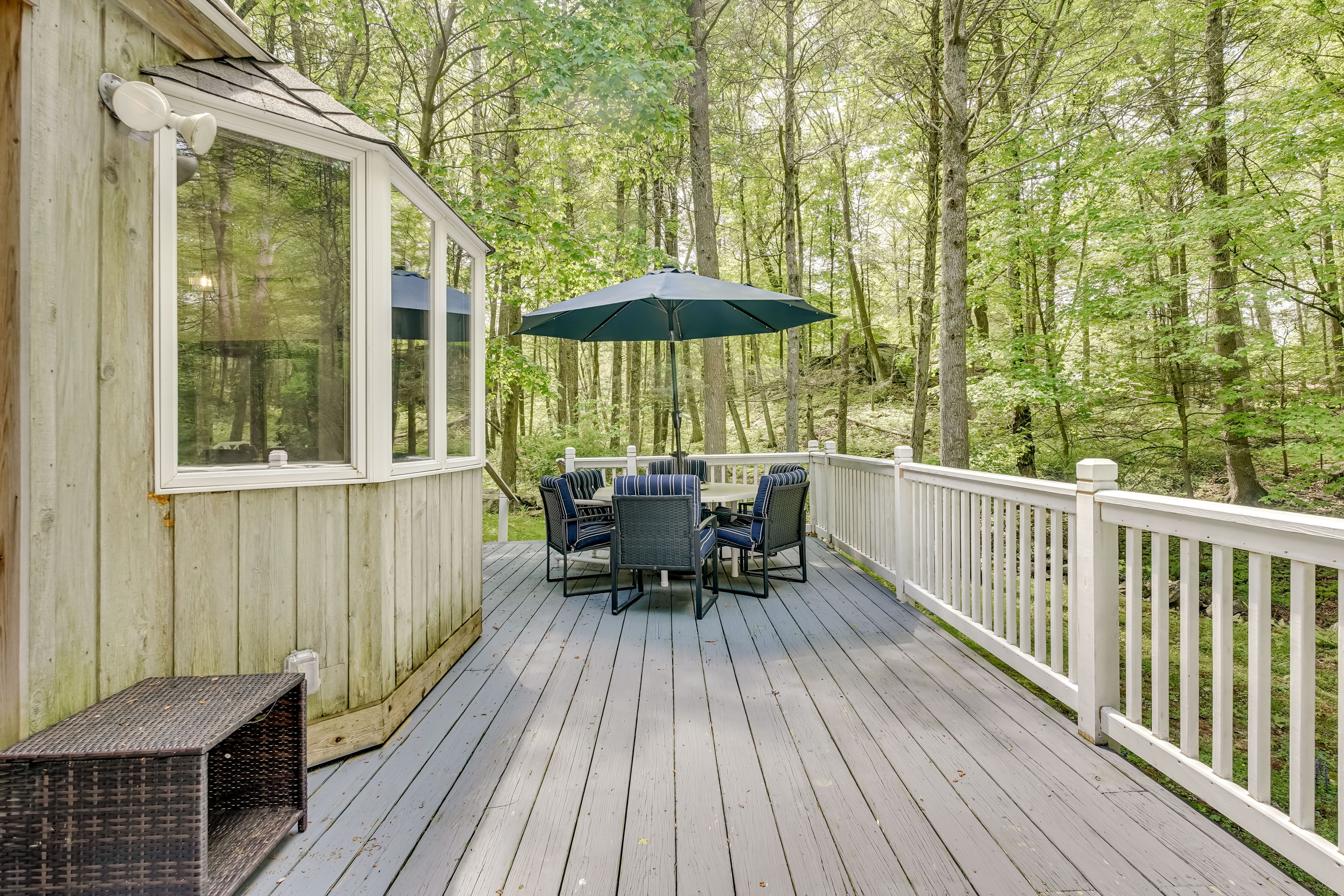 Deck | Dining Area | Gas Grill