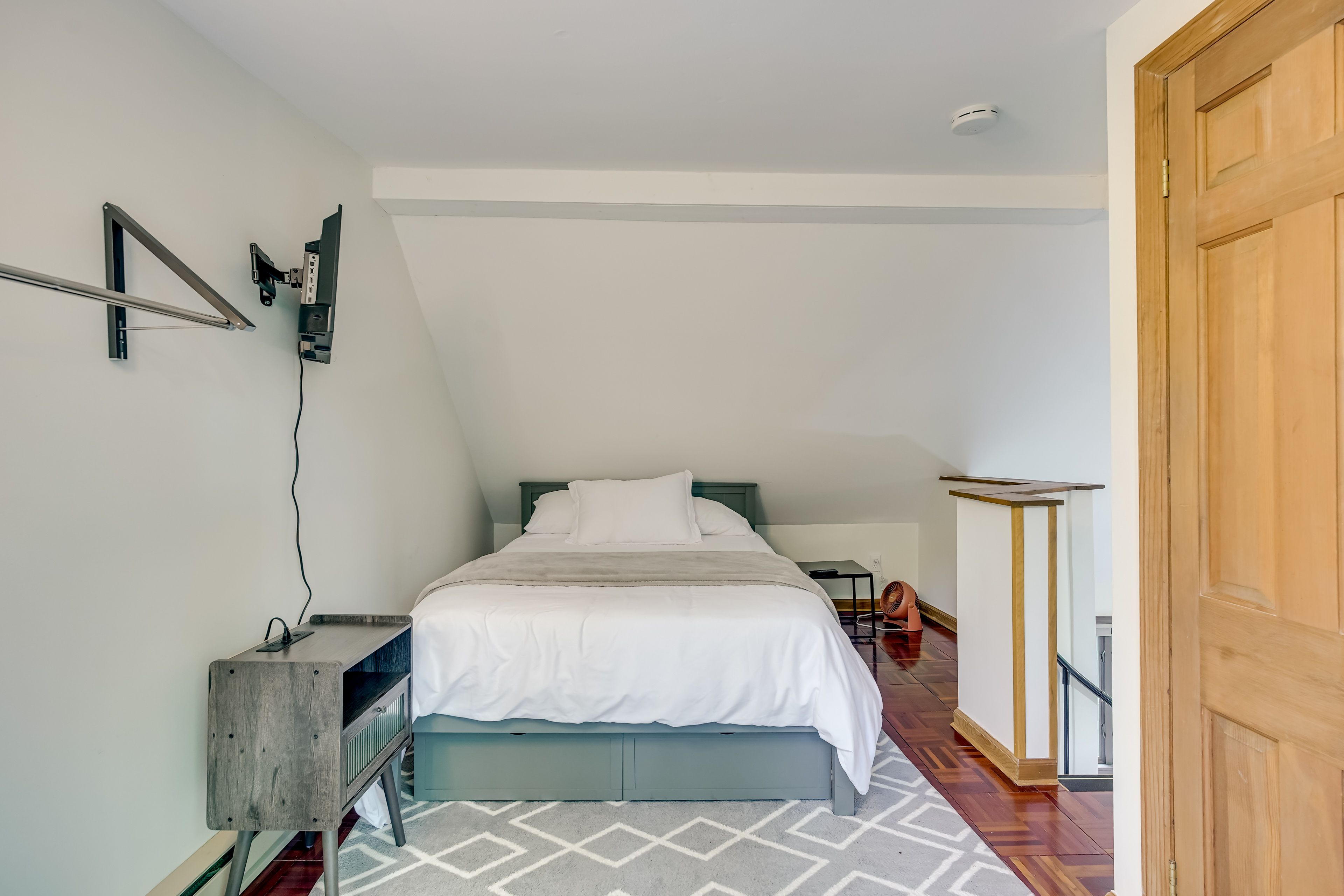 Loft | Full Bed | Linens Provided