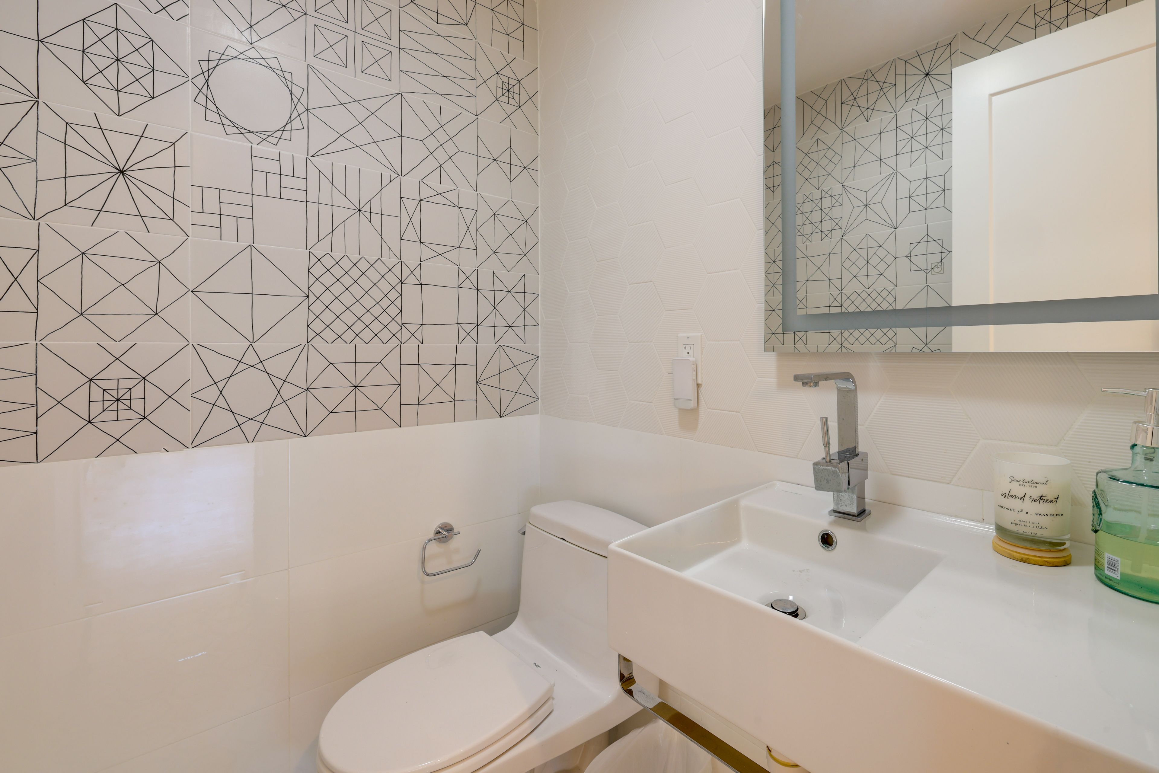 Half Bathroom | 1st Floor | Complimentary Toiletries