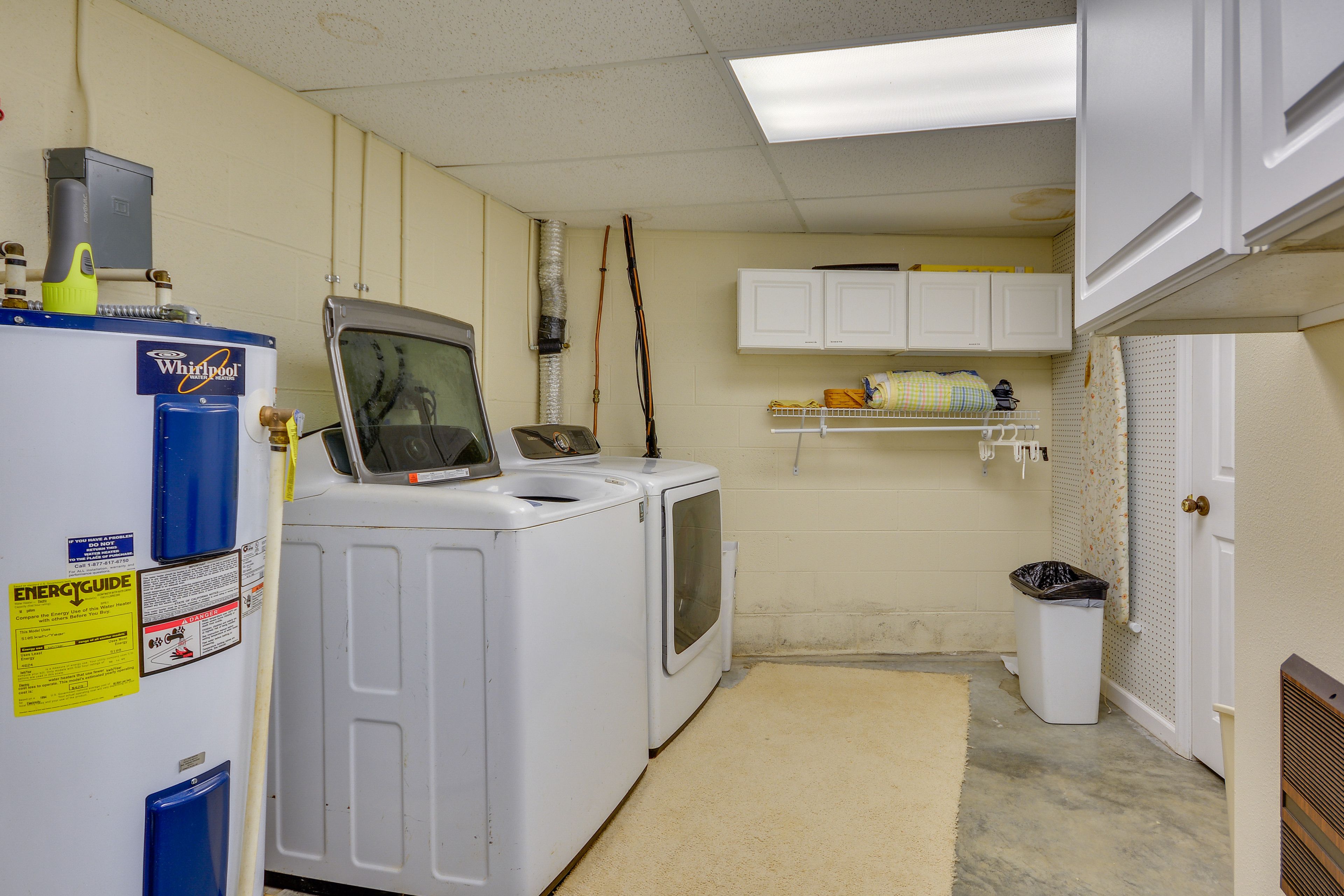 Washer & Dryer | Linens Provided