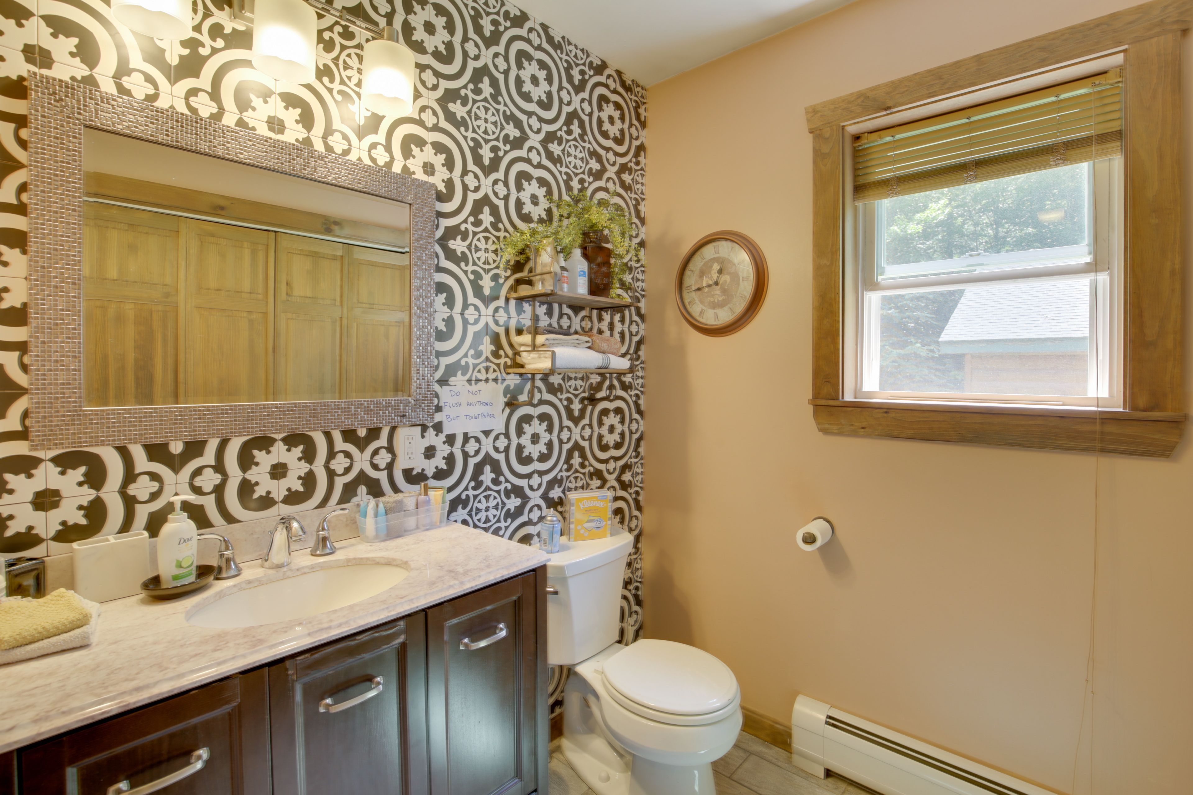 Full Bathroom | Complimentary Toiletries