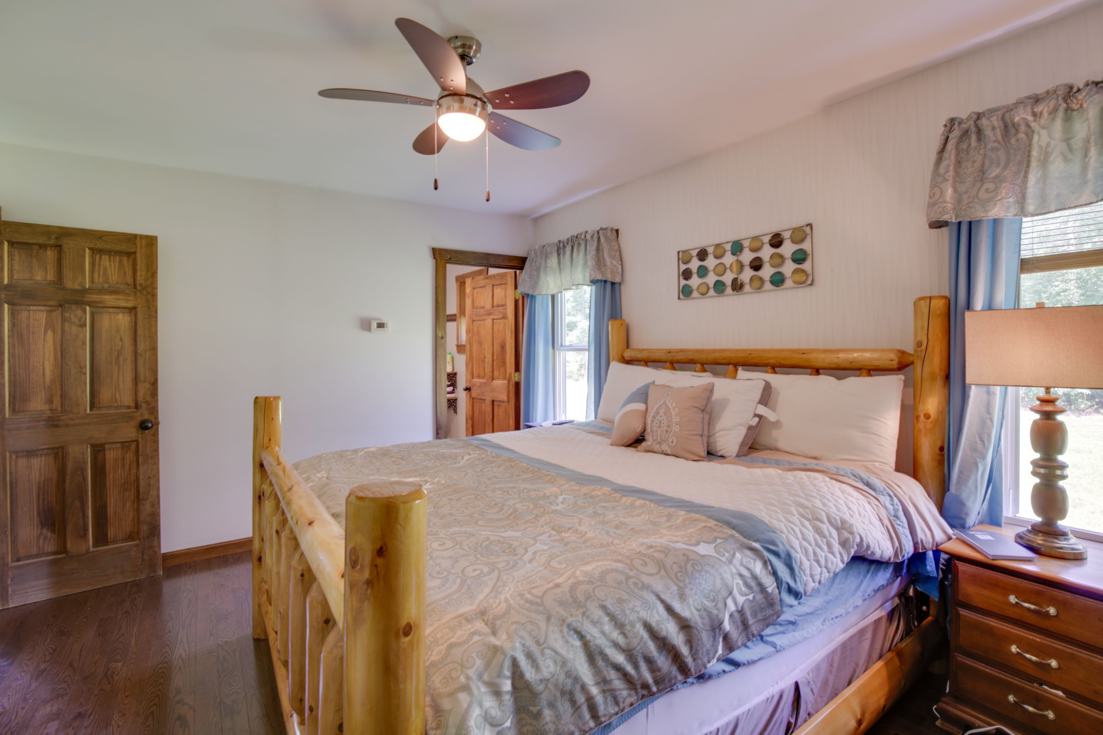 Bedroom 1 | King Bed | Main Floor