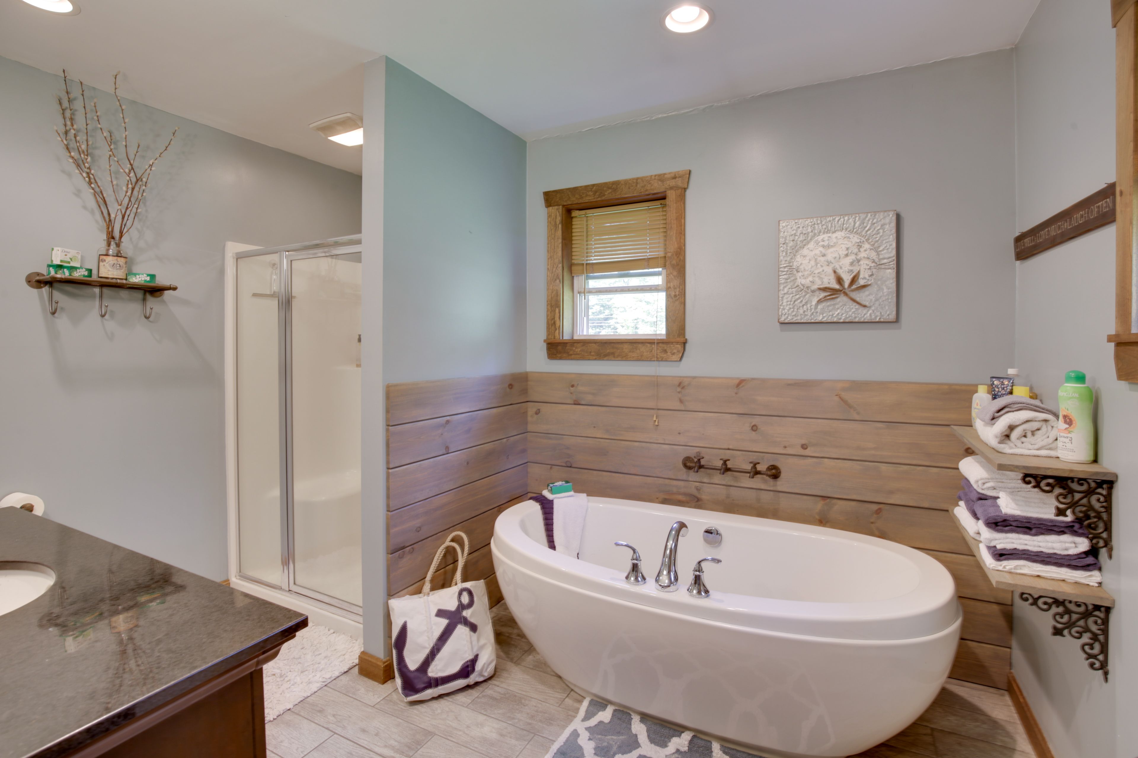 Full Bathroom | Soaking Tub