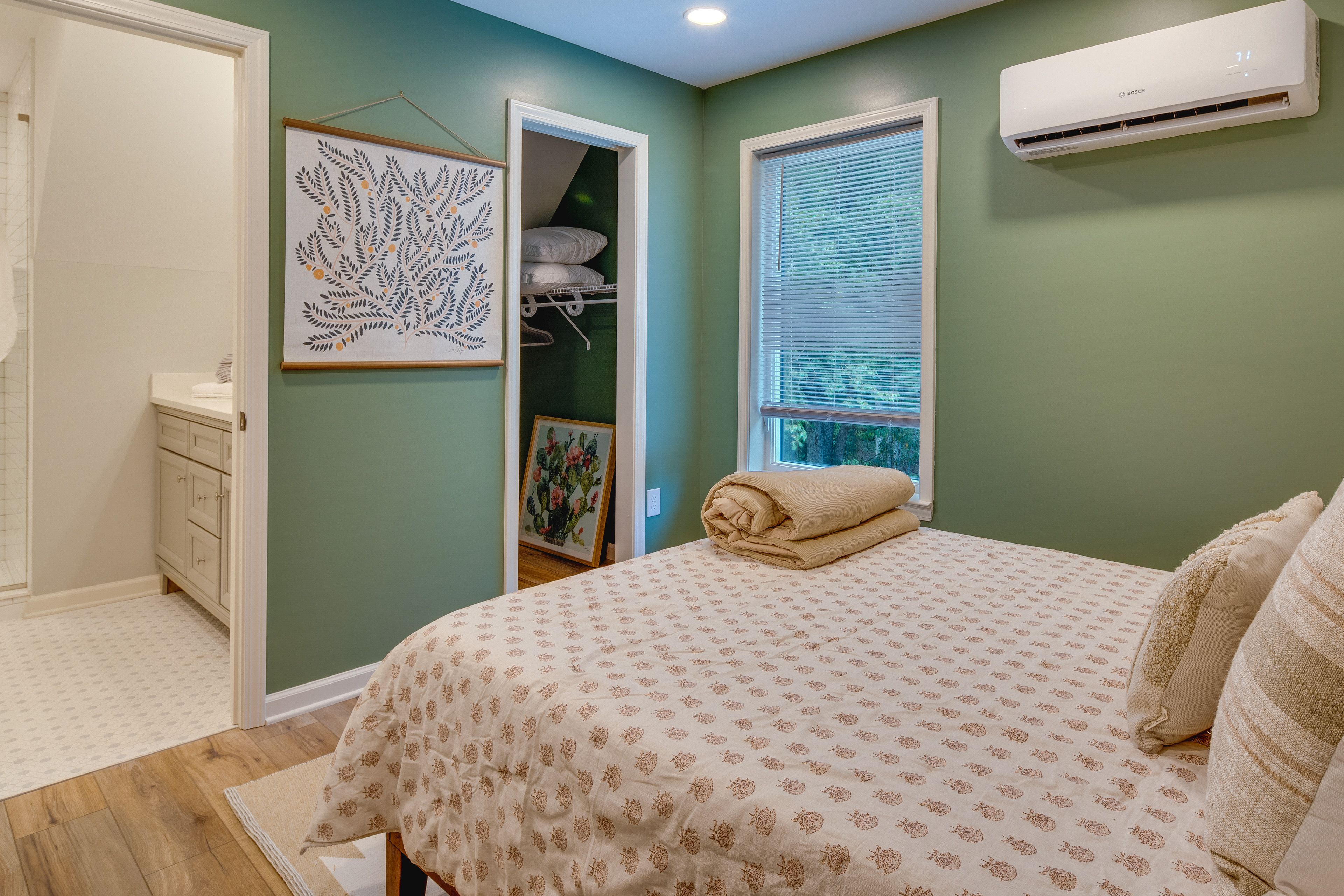 Bedroom | Queen Bed | Linens Provided | Hangers | Iron/Board | Washer/Dryer