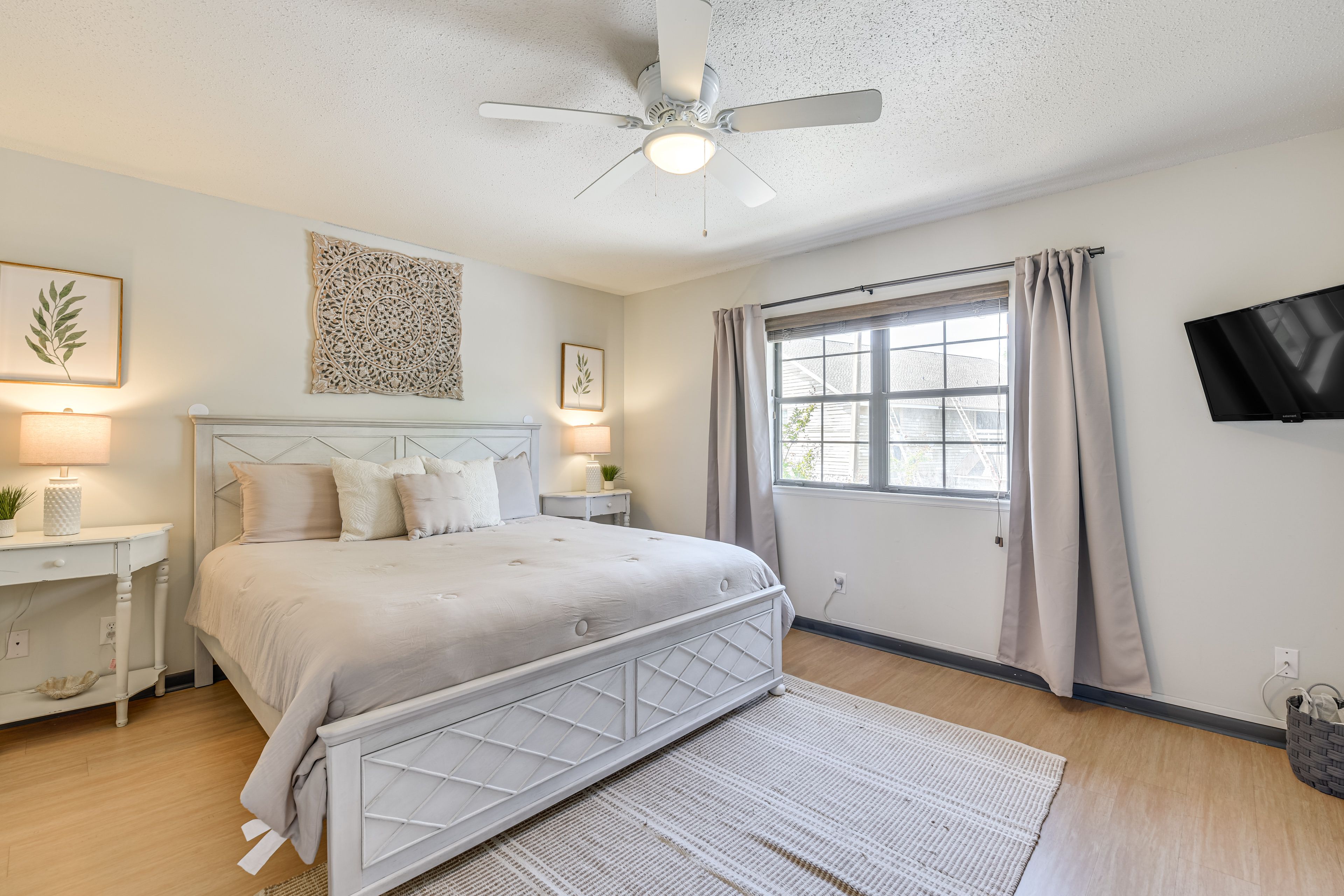 Bedroom Suite | King Bed | Linens Provided