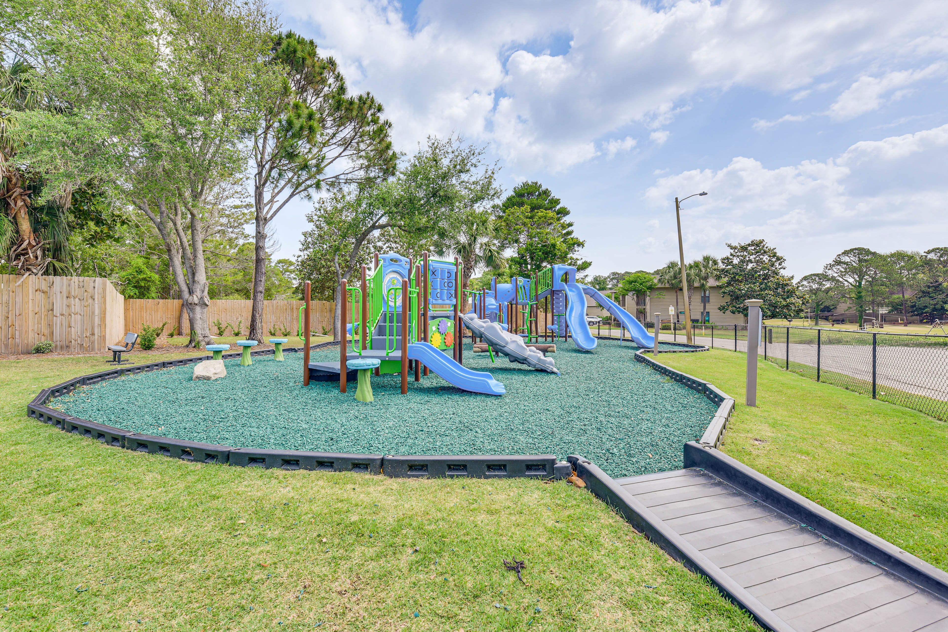 Community Amenities | Playground | Basketball Court