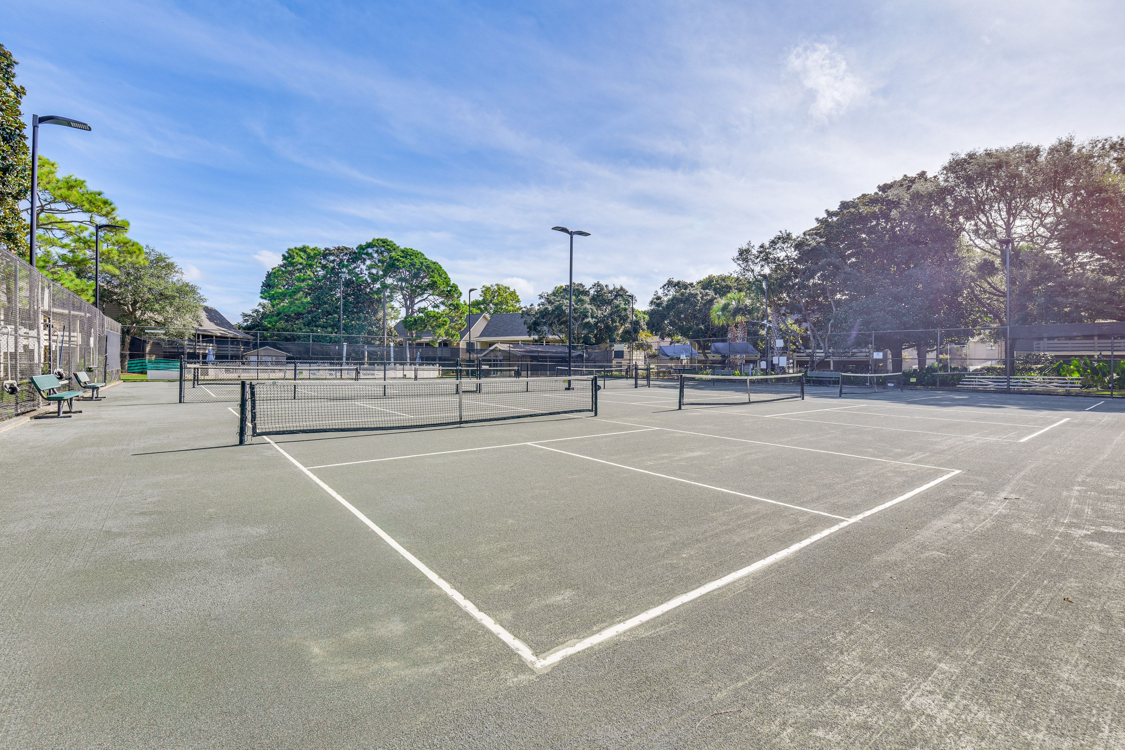 Community Amenities | Pickleball & Tennis Courts