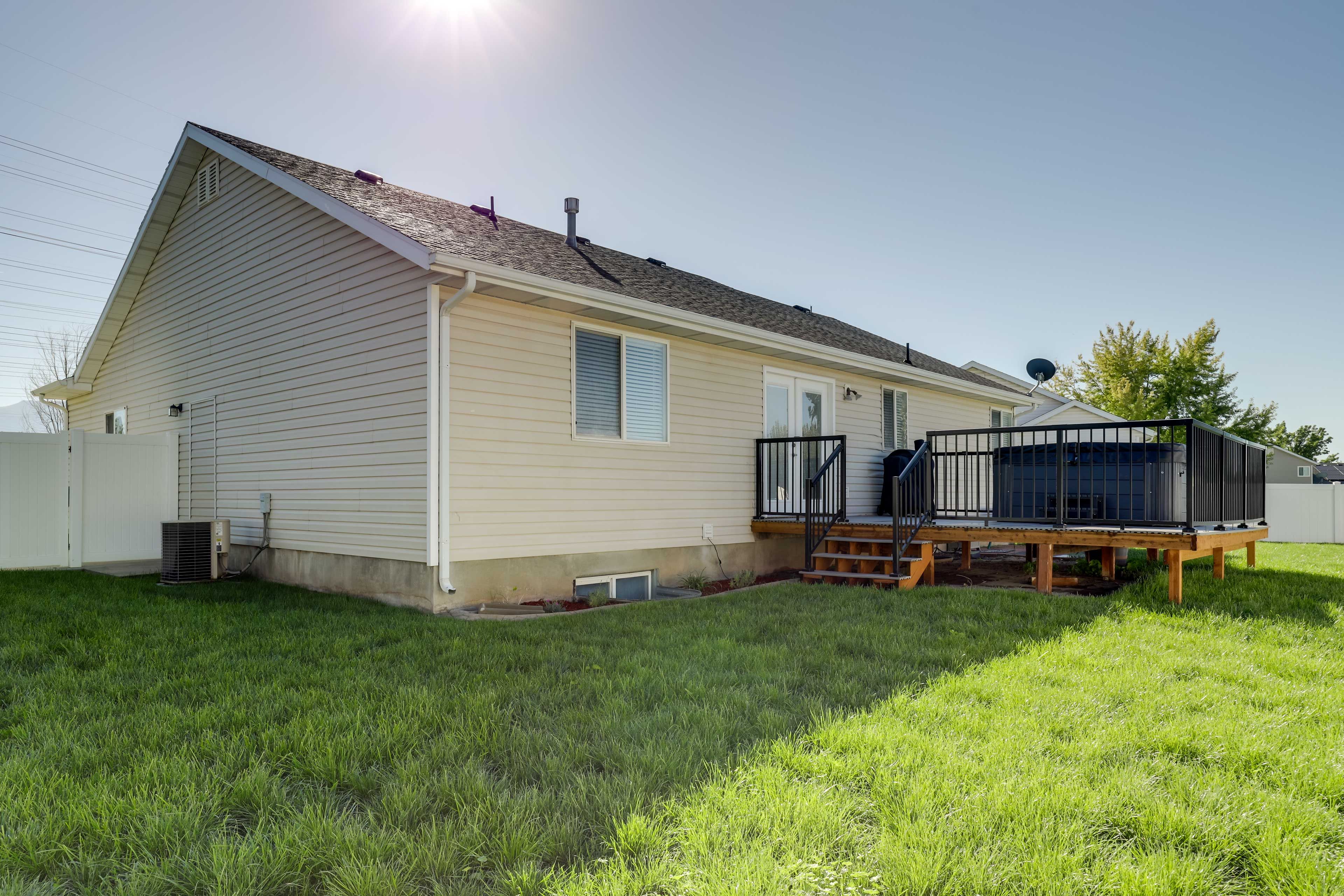 Backyard | Fenced | Porch Swing