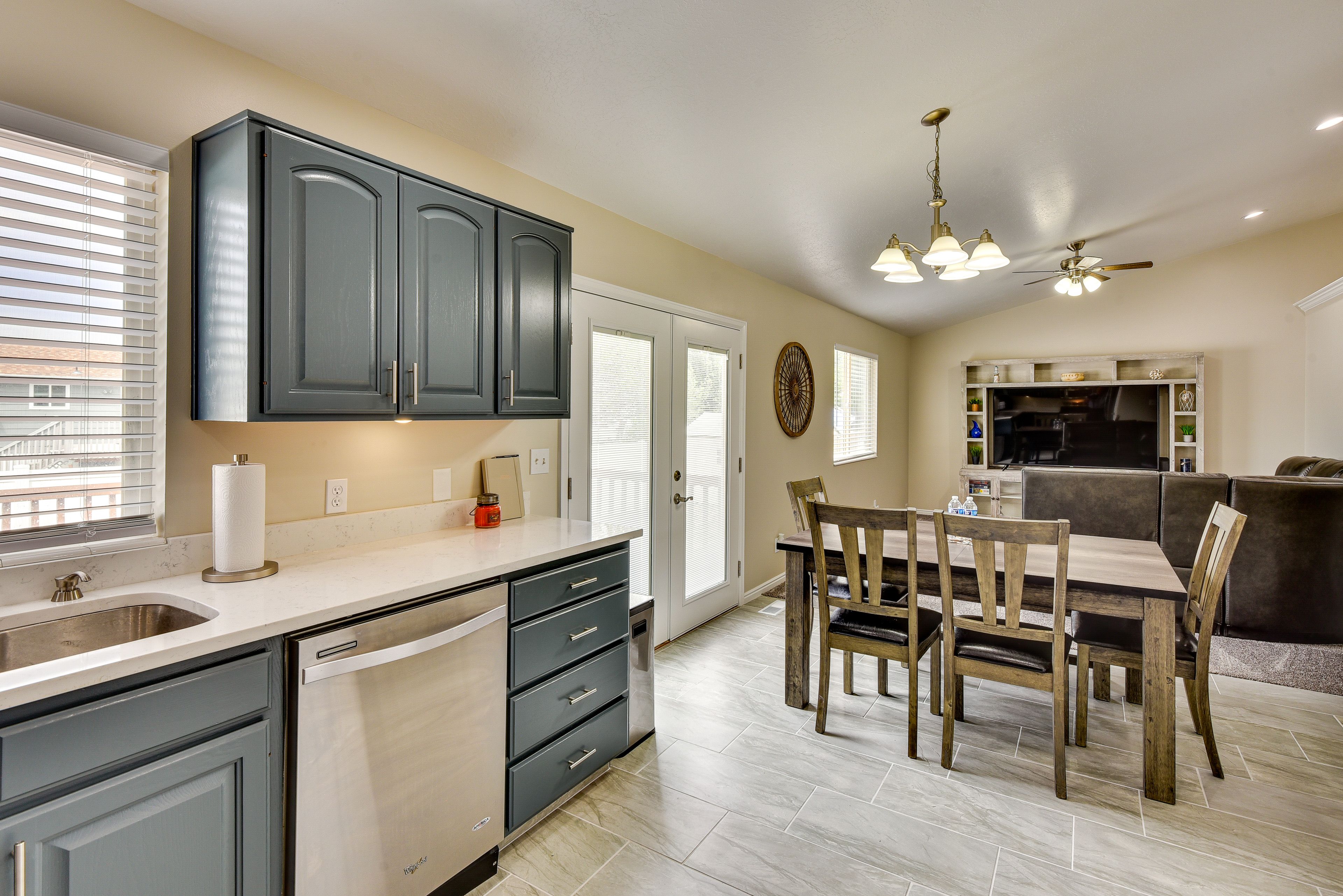 Dining Area | Dishware & Flatware Provided