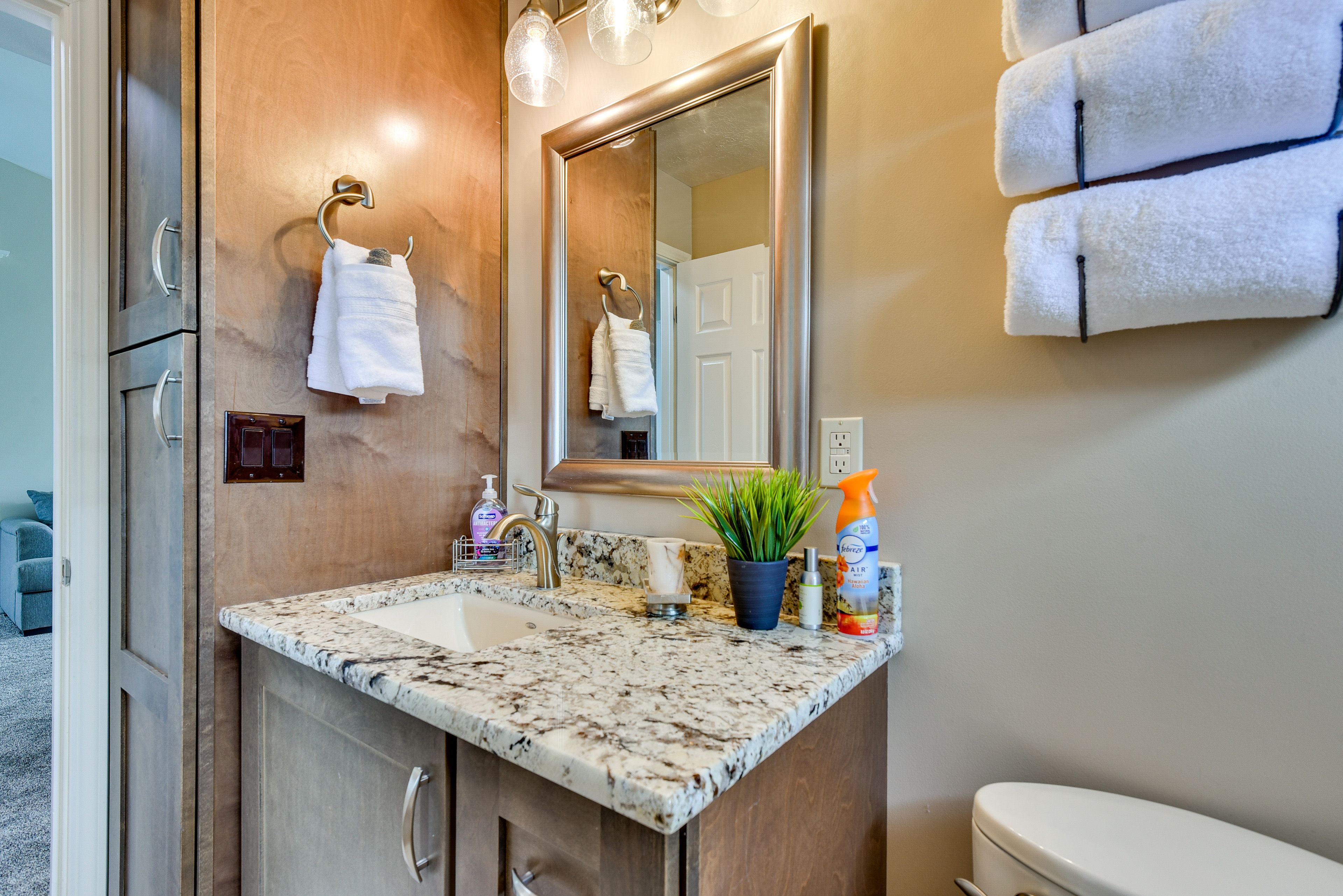 Full Bathroom | Complimentary Toiletries