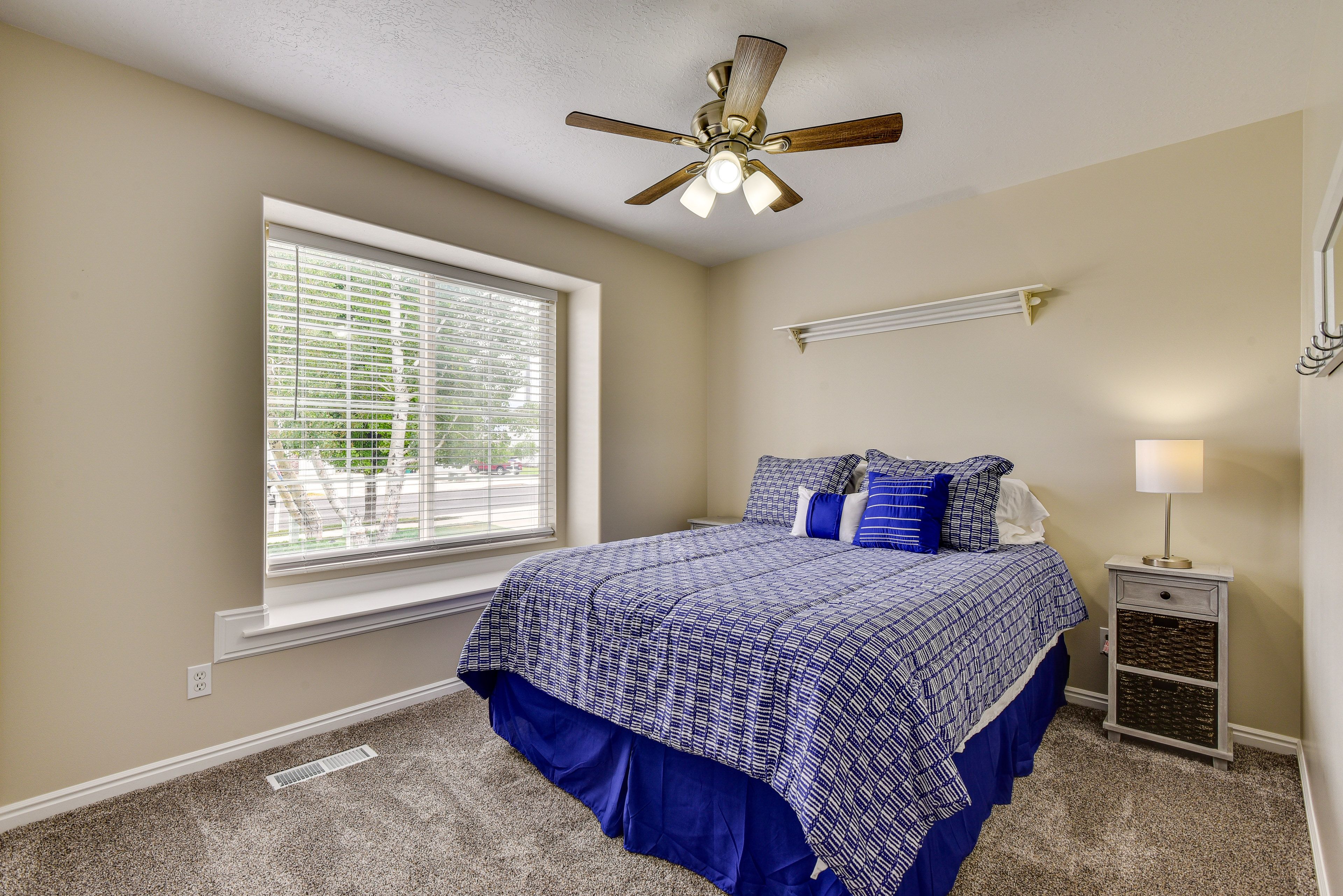 Bedroom 2 | Queen Bed