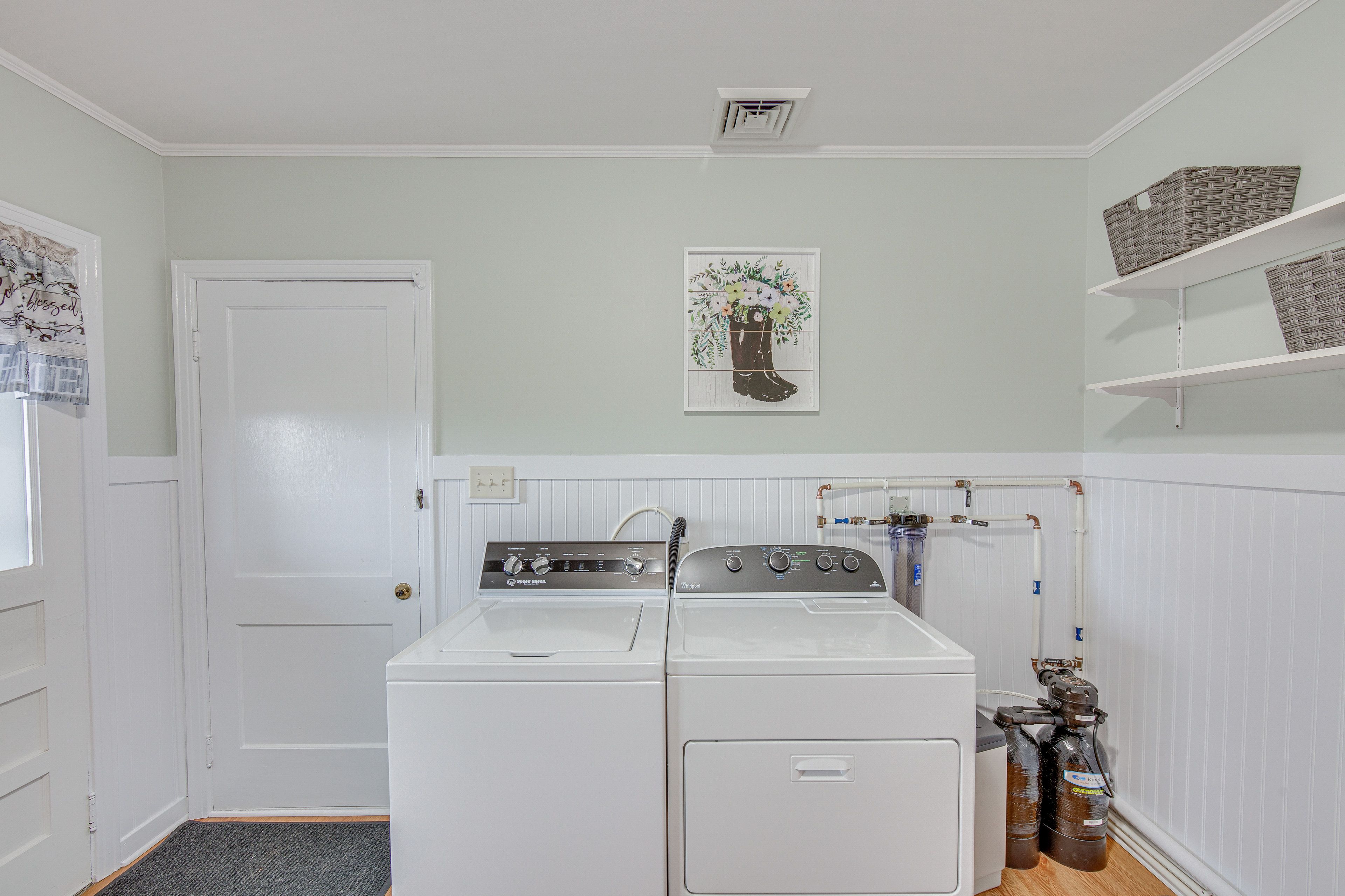 Laundry Room | Washer & Dryer | Iron/Board