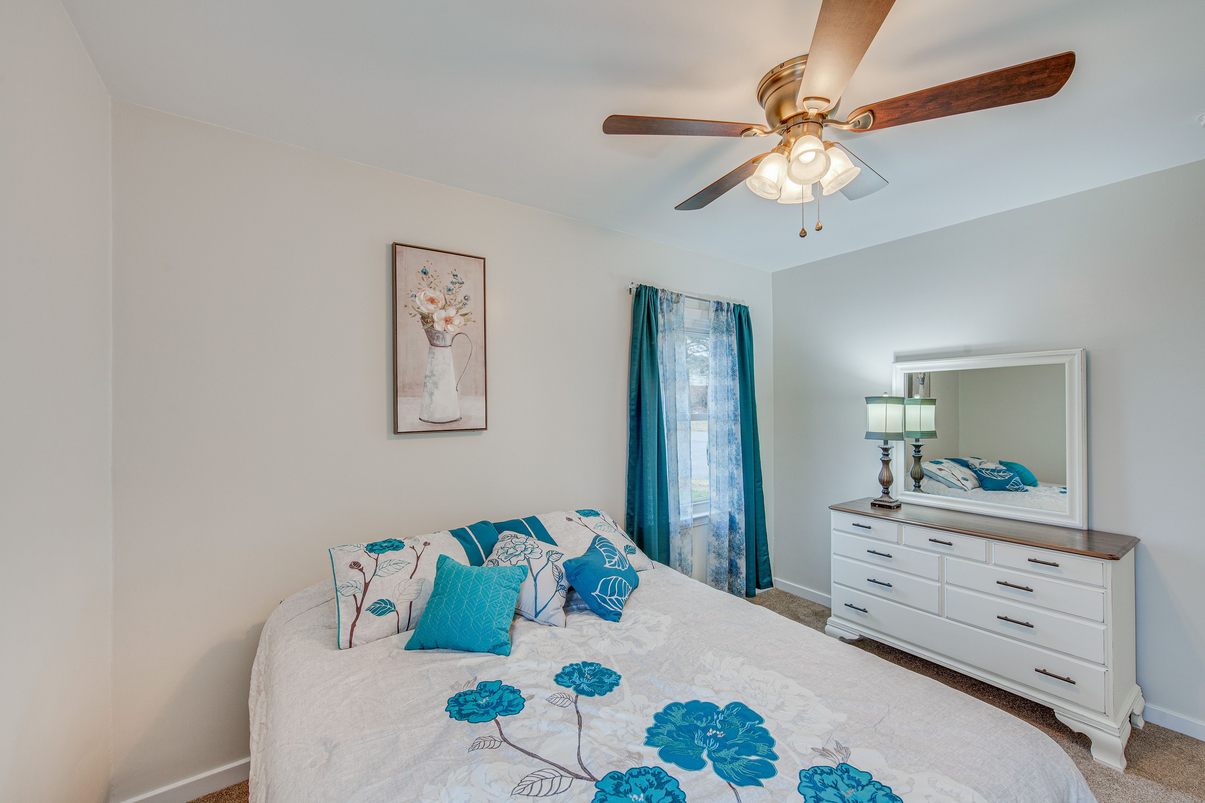 Bedroom 2 | Queen Bed