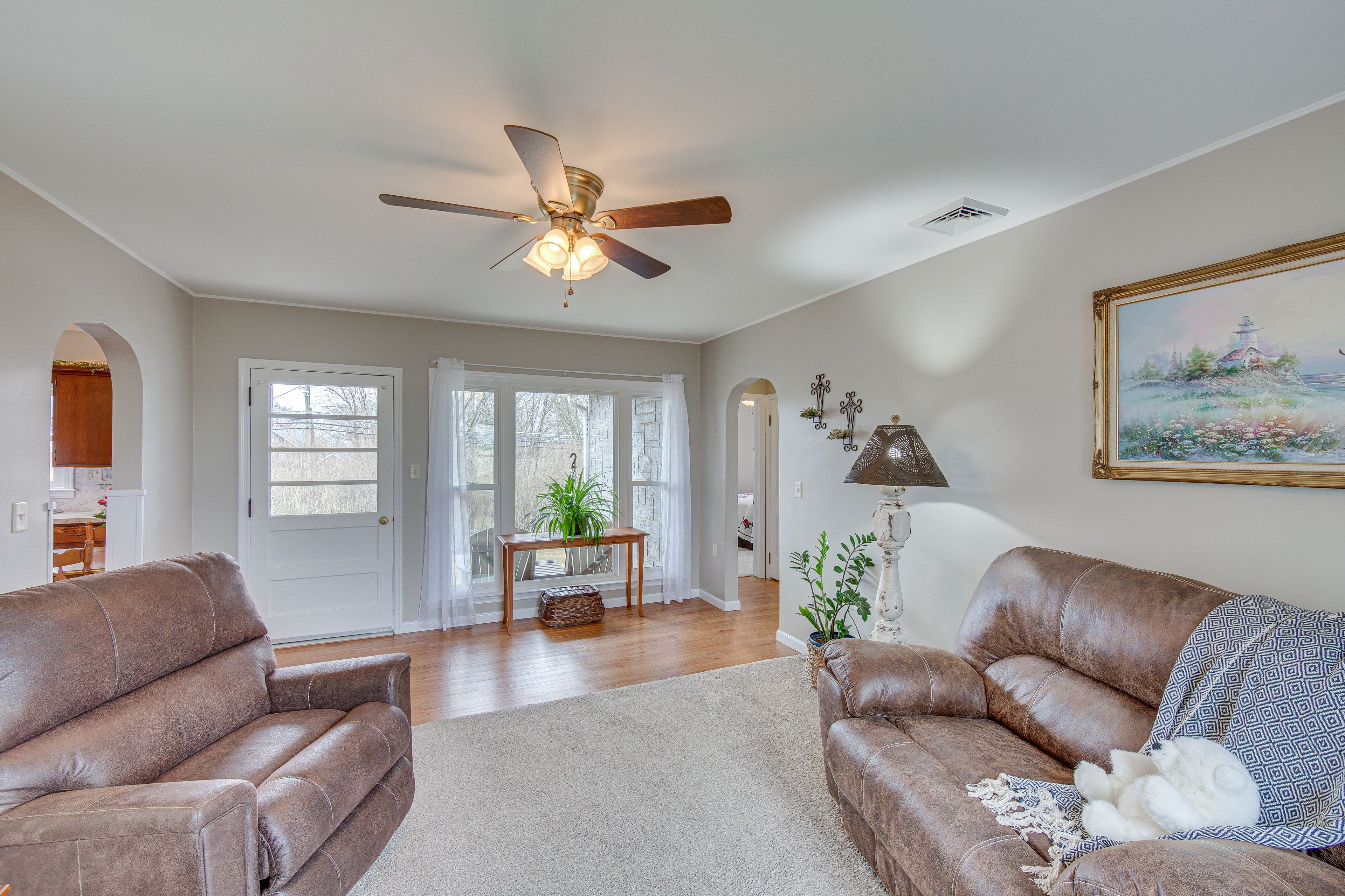 Living Room | Pack 'n Play | Free WiFi