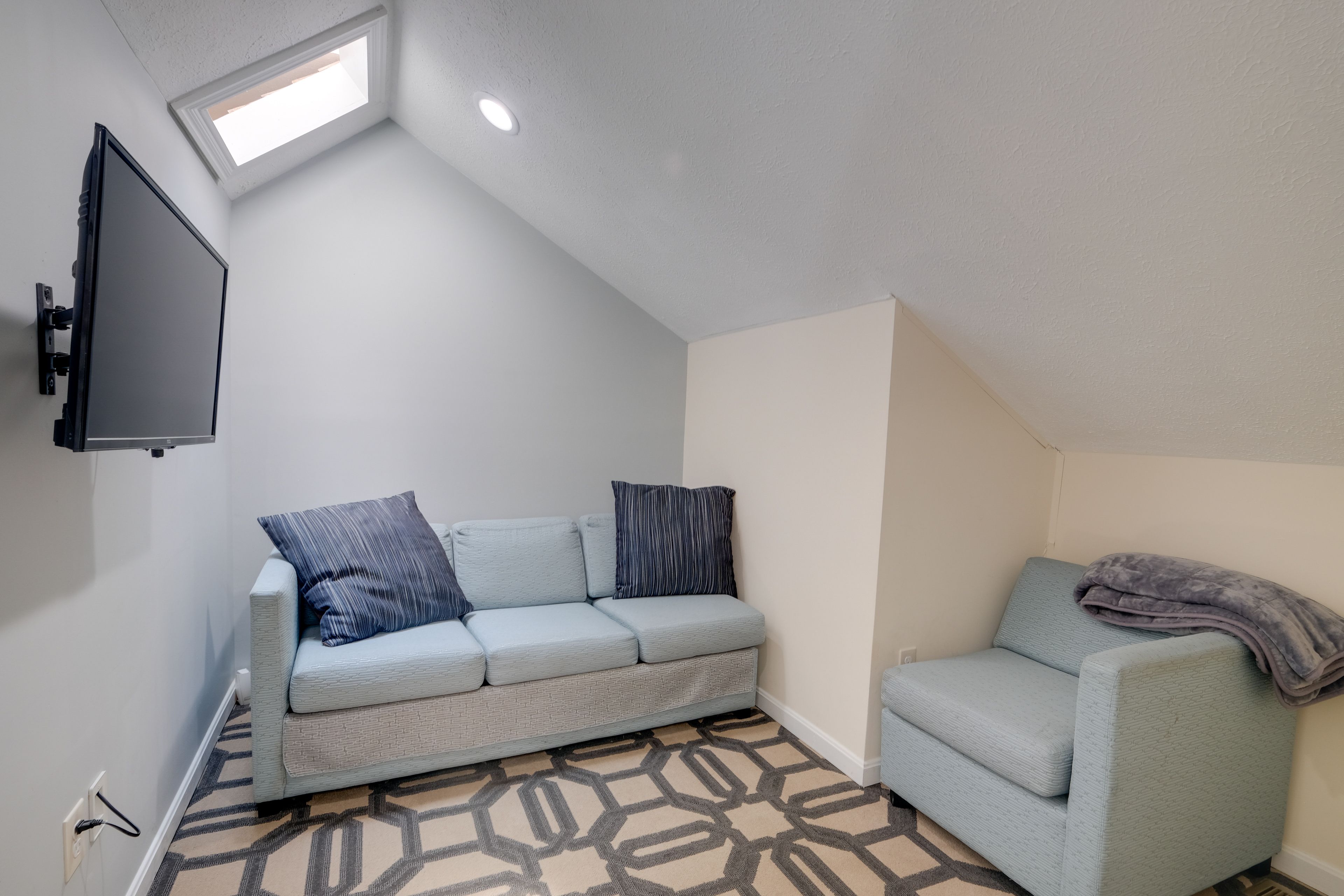 Living Room | Sleeper Sofa | TV