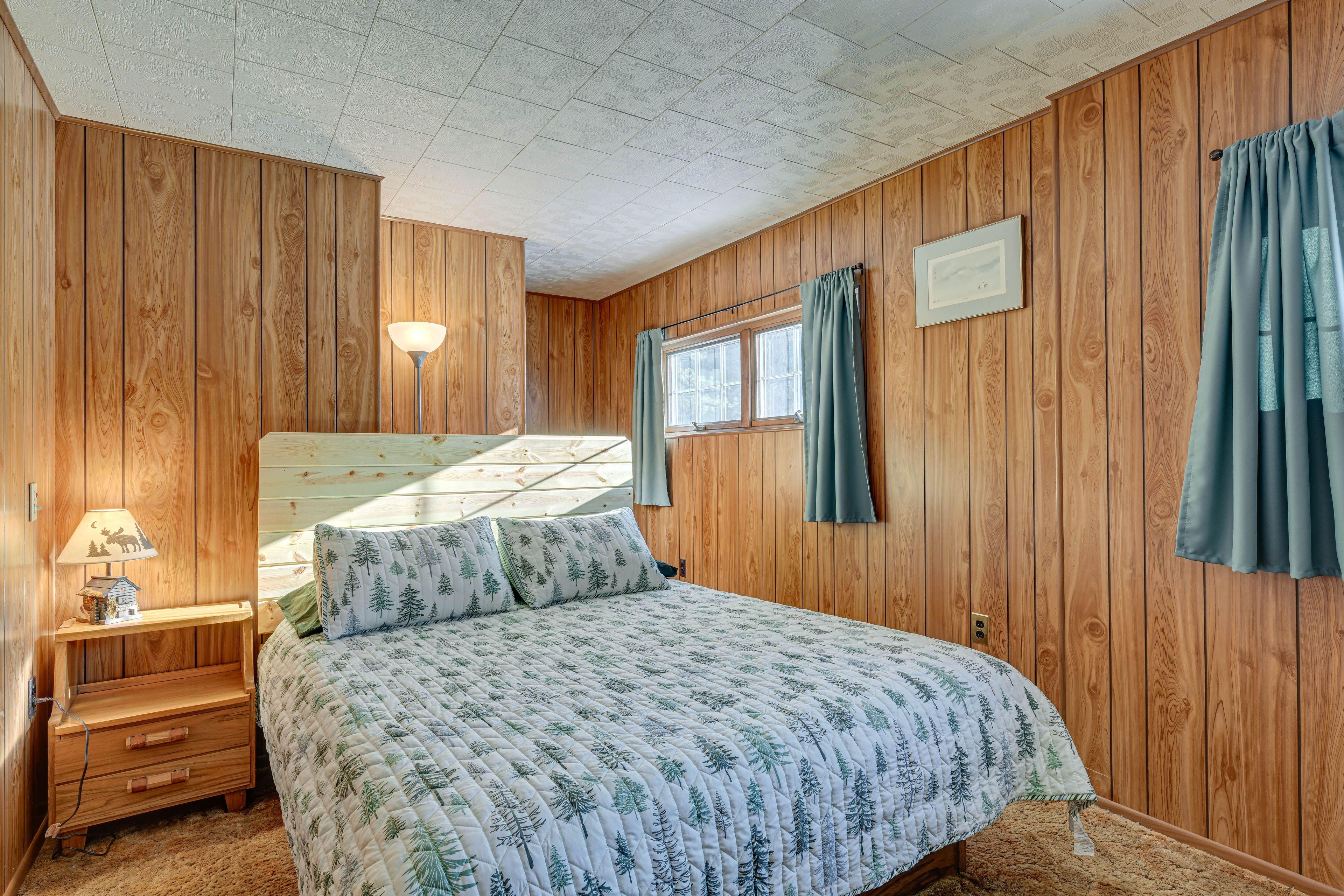 Bedroom 1 | Queen Bed | Linens Provided
