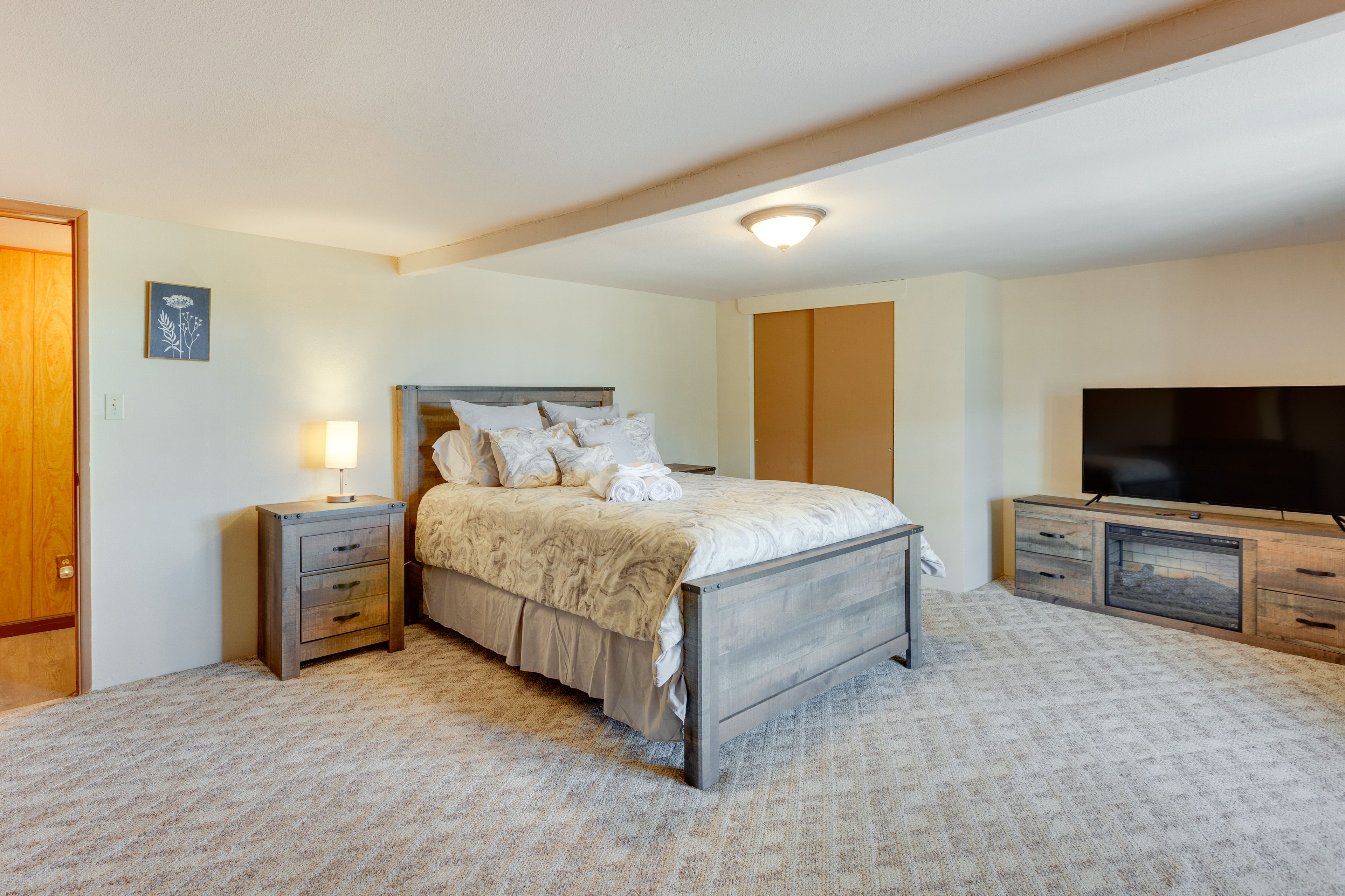 Bedroom 1 | 2nd Floor | Queen Bed | Smart TV | Balcony Access
