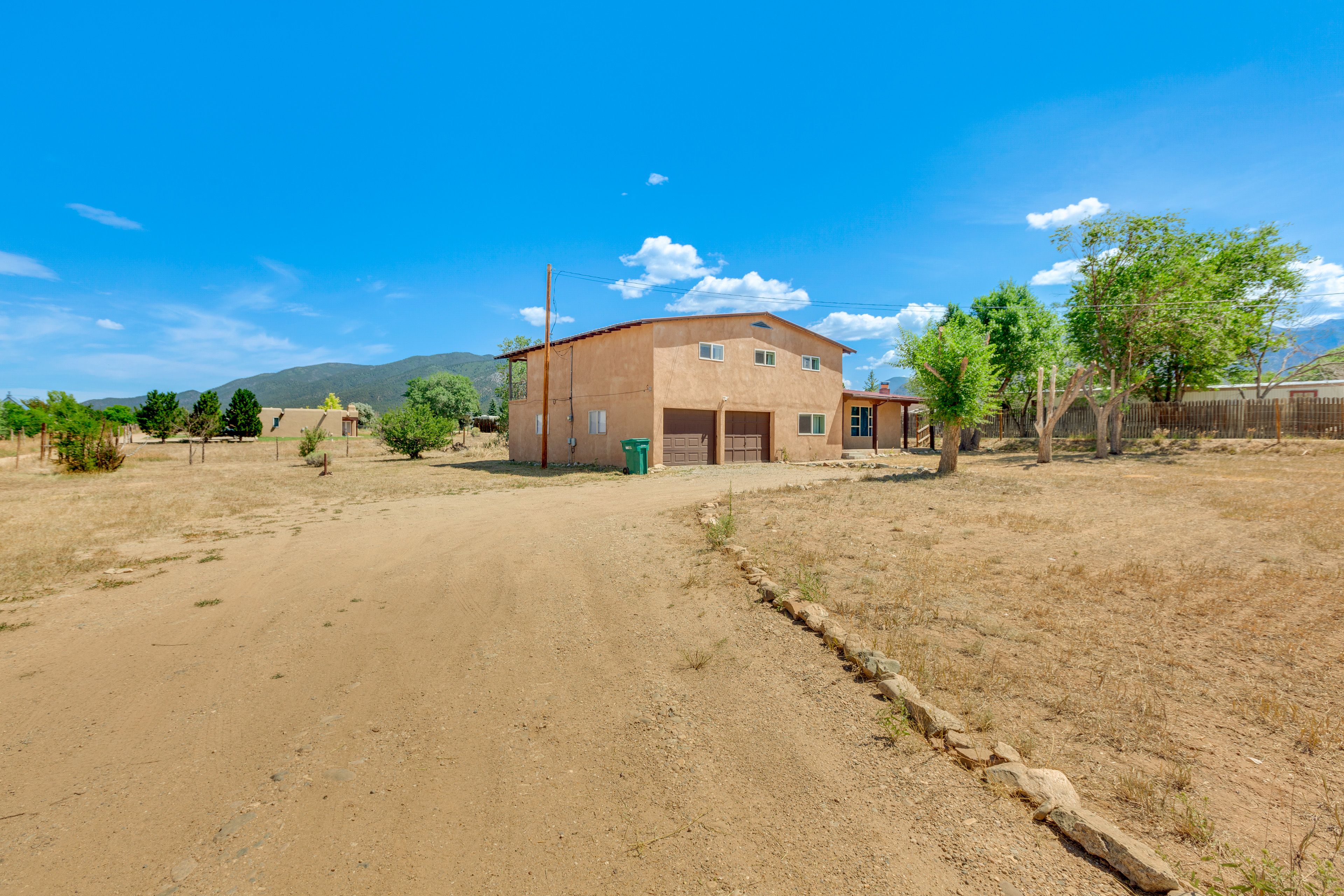2-Story House | Mountain Views | Self Check-In | 11 Mi to Taos Ski Valley