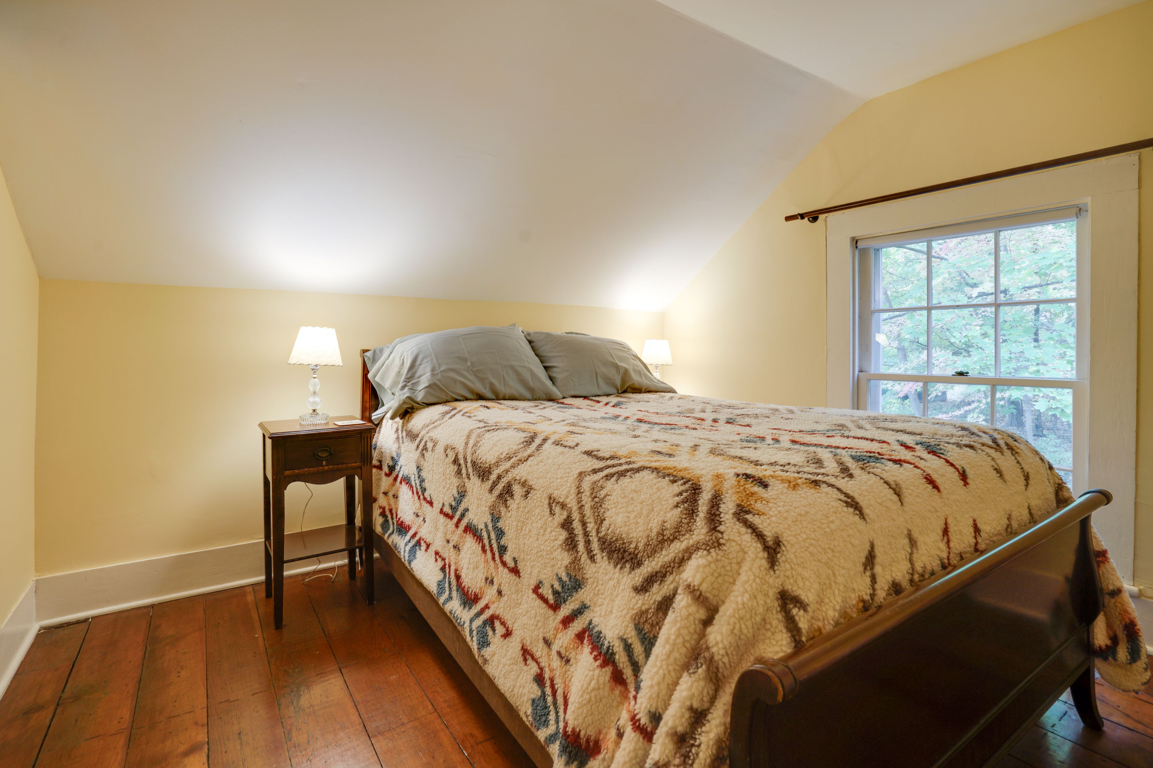 Bedroom 1 | Queen Bed | 2nd Floor | Linens Provided