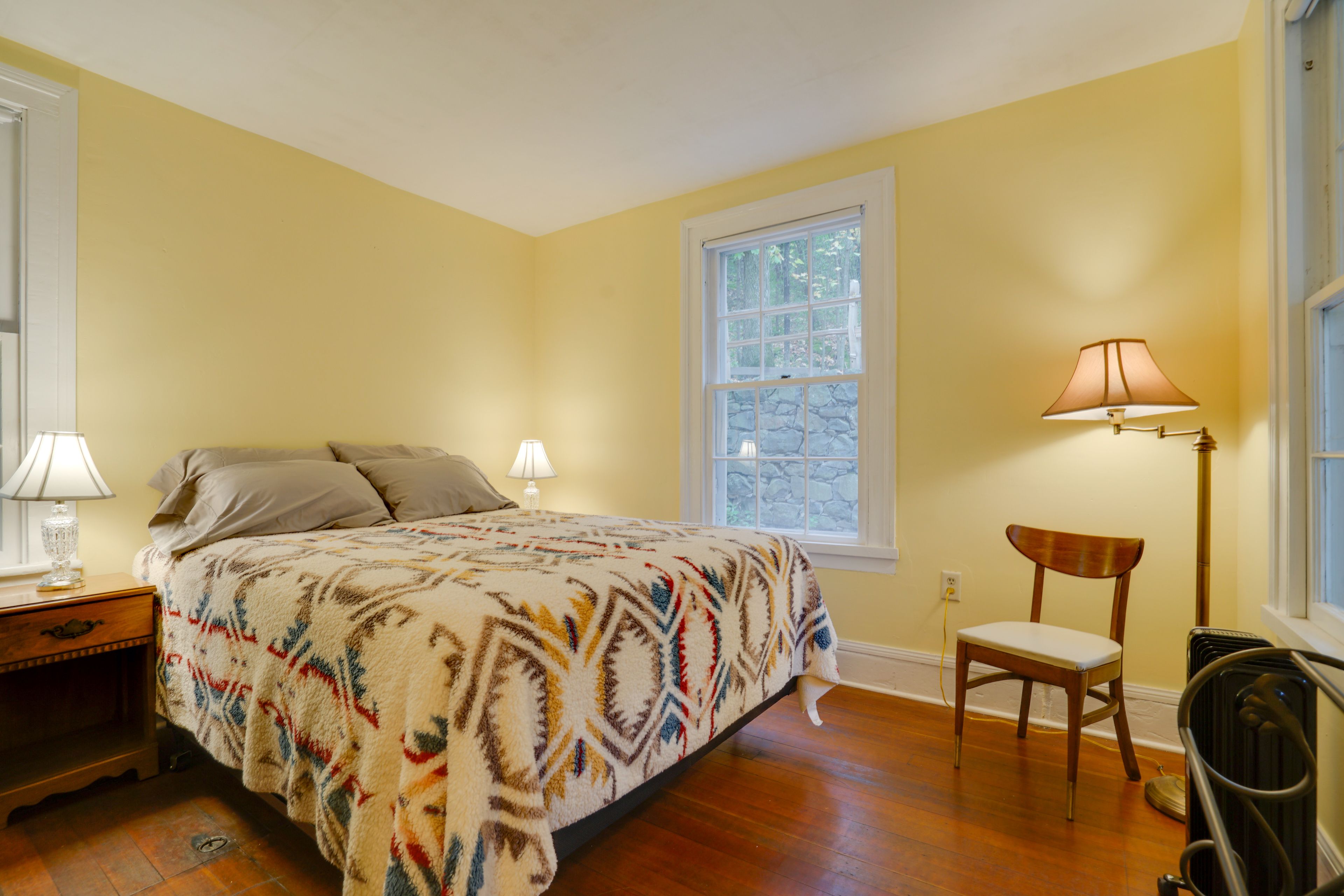 Bedroom 2 | Queen Bed | 1st Floor
