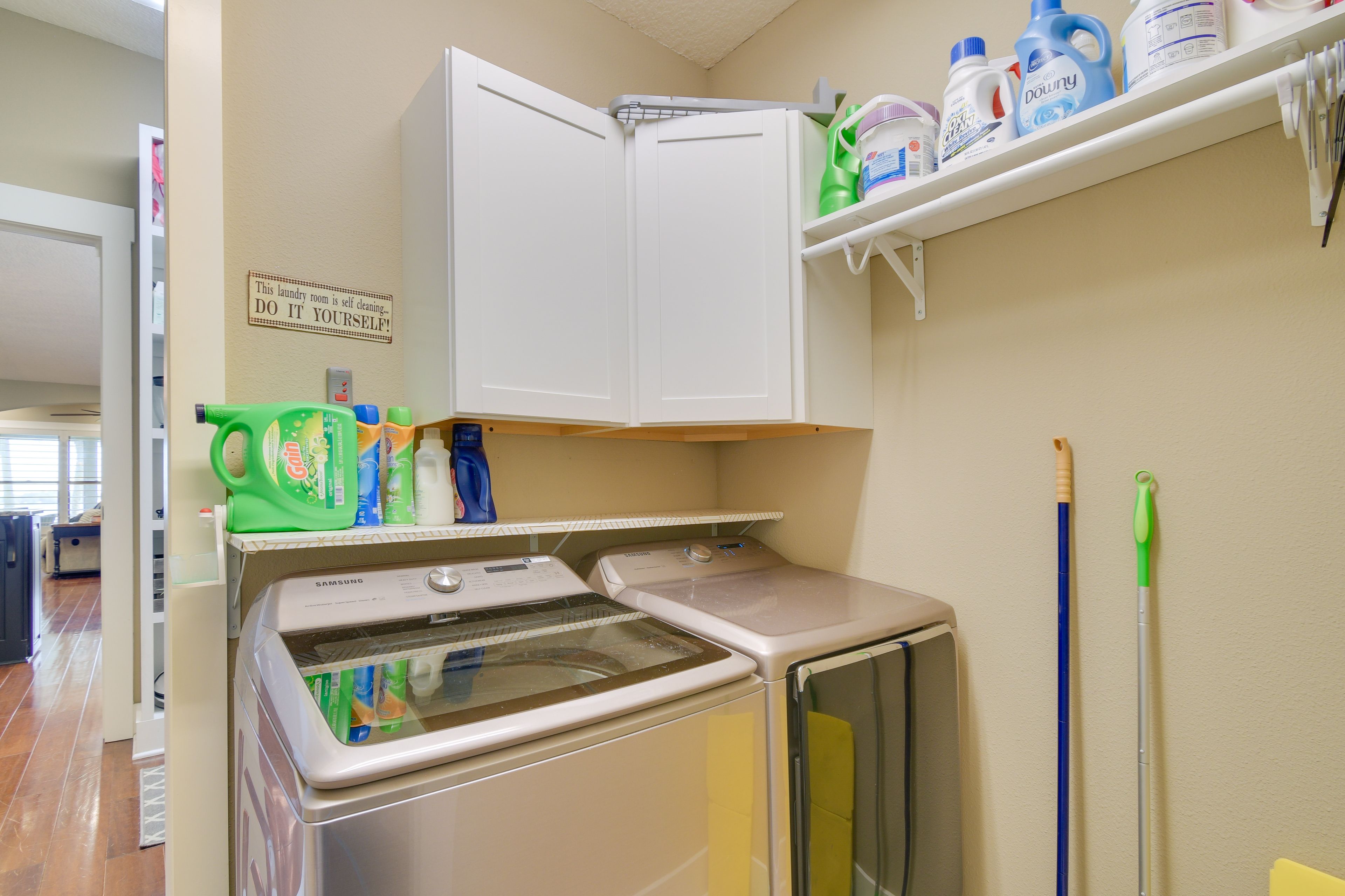 Washer & Dryer | Linens Provided