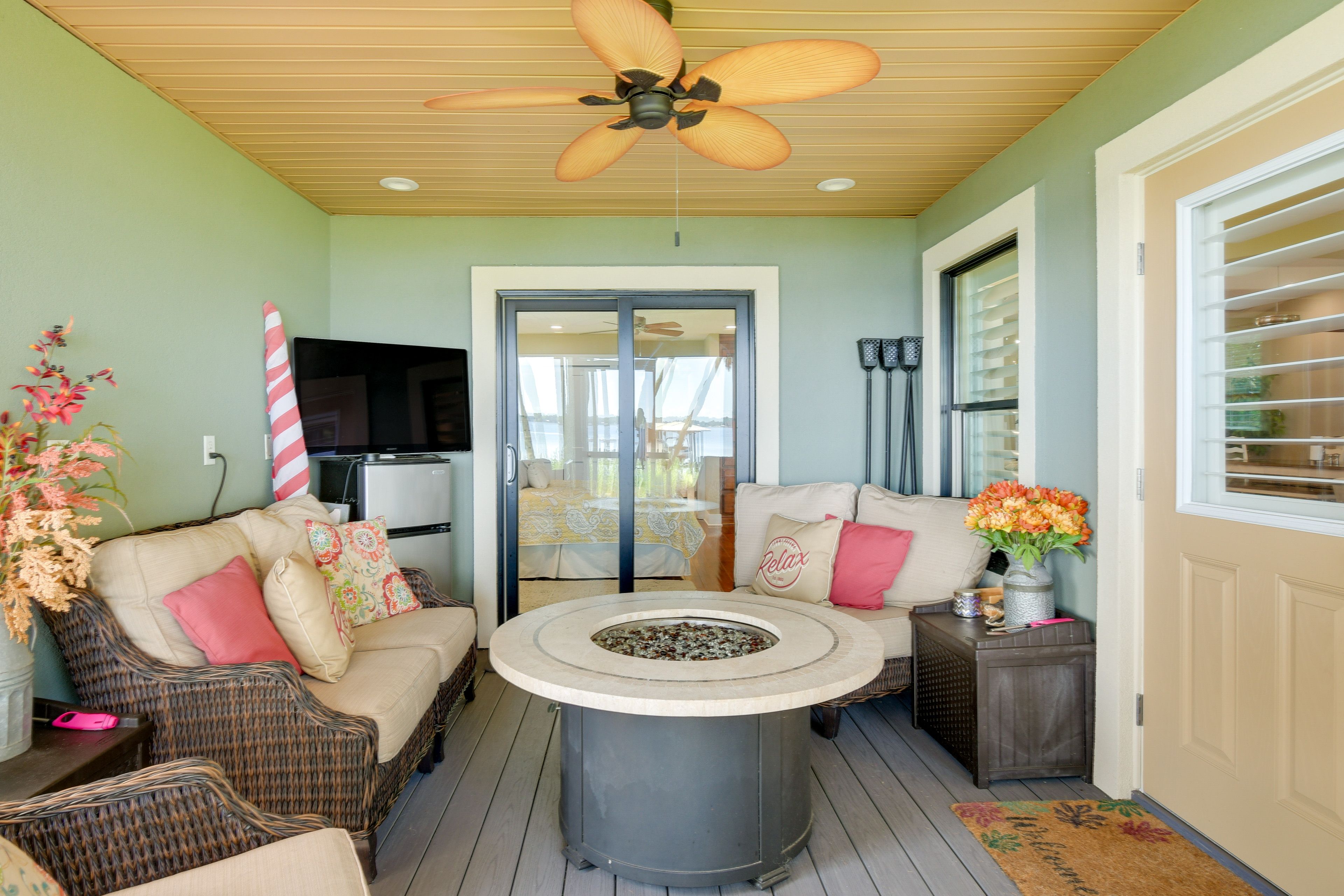 Screened Porch | Propane Fire Pit