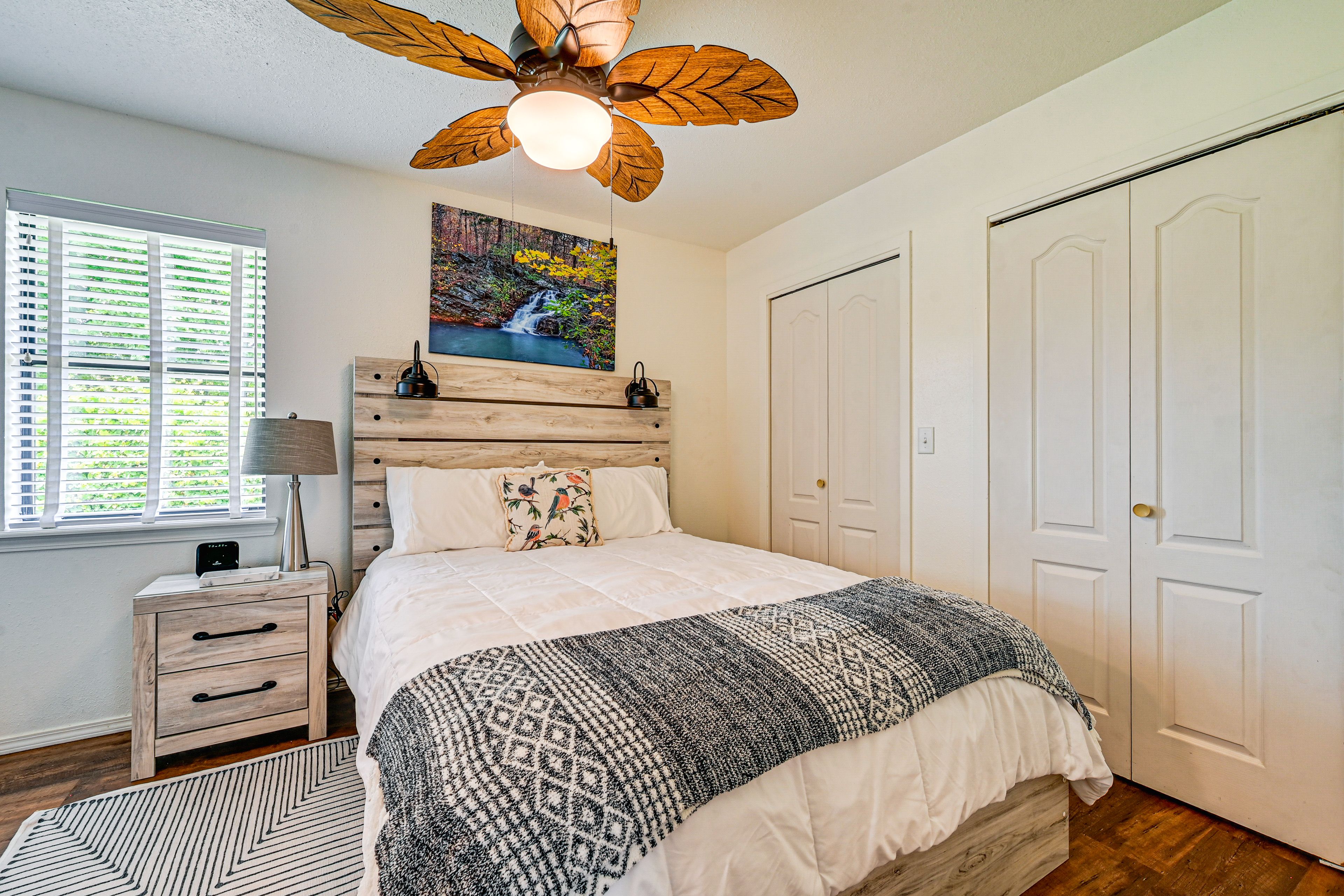 Bedroom | Queen Bed | En-Suite Bathroom
