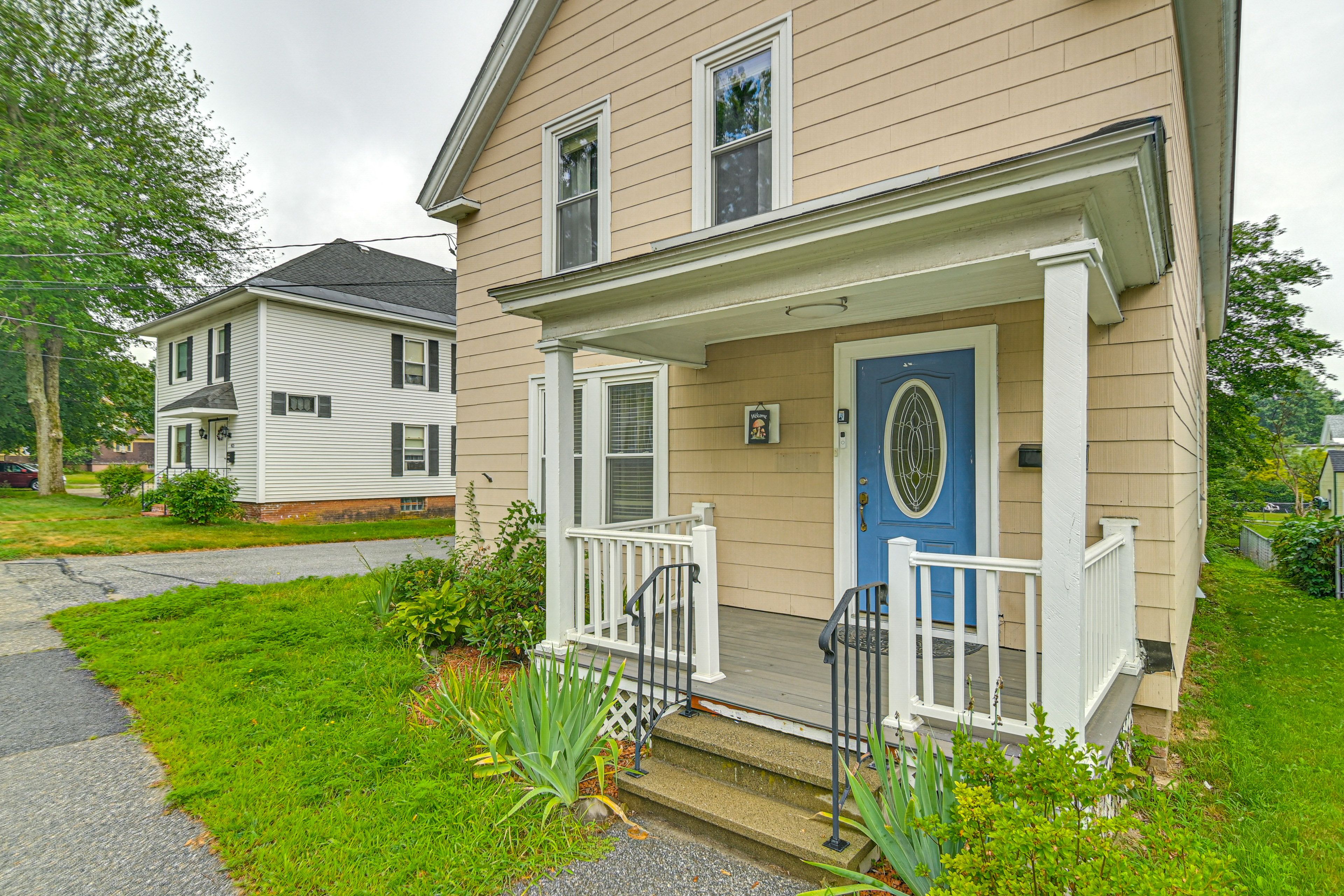 Auburn Vacation Rental | 3BR | 2BA | 1,904 Sq Ft | 4 Steps to Enter