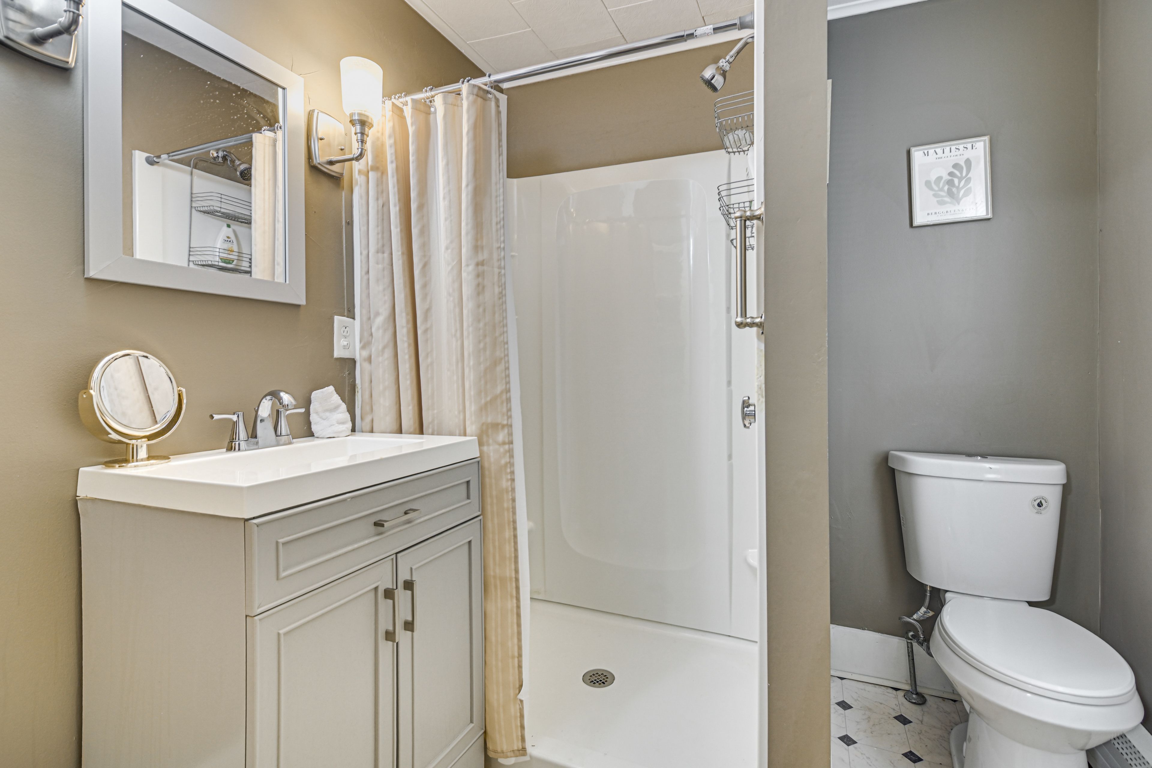 Full Bathroom | 2nd Floor