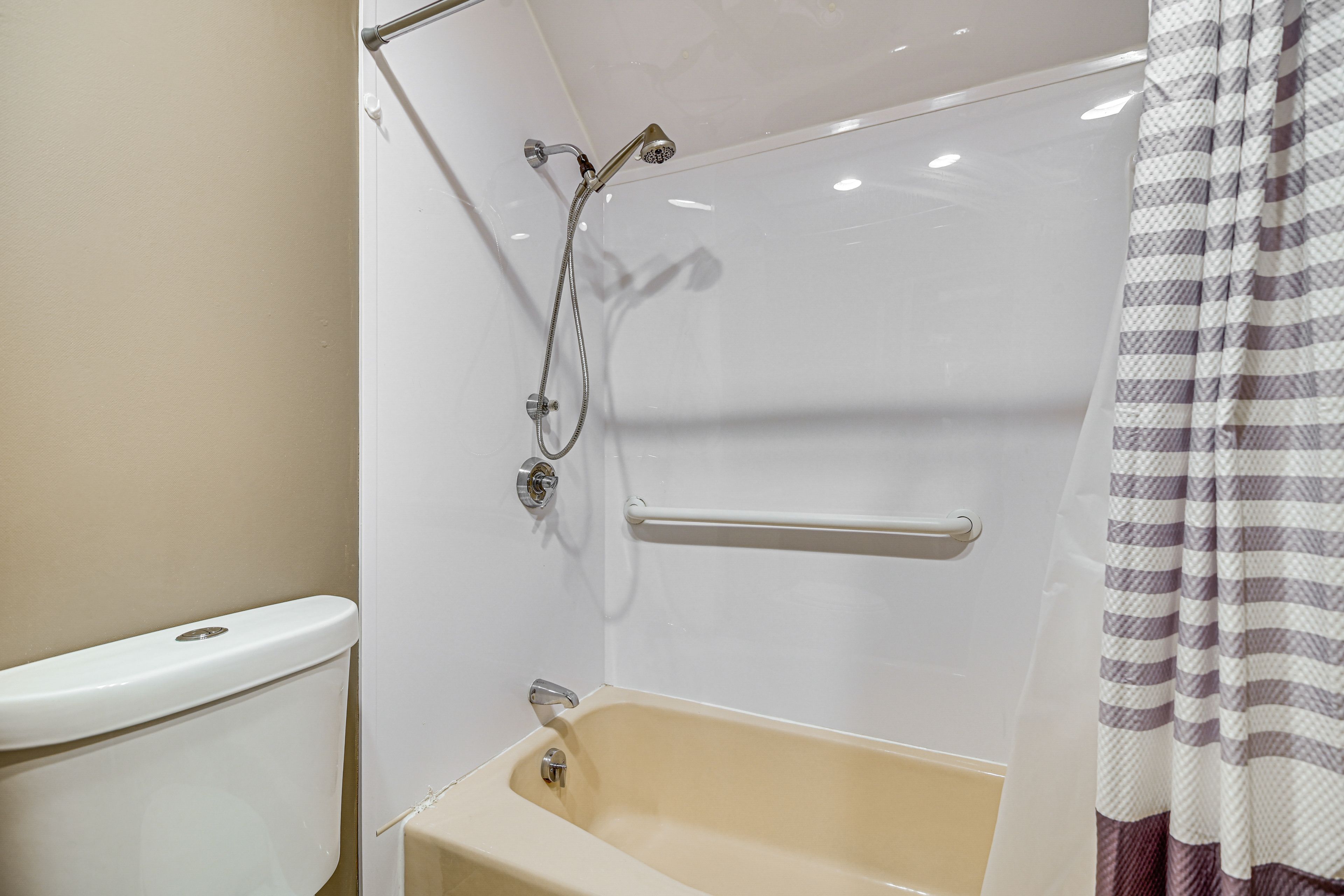 Full Bathroom | 1st Floor