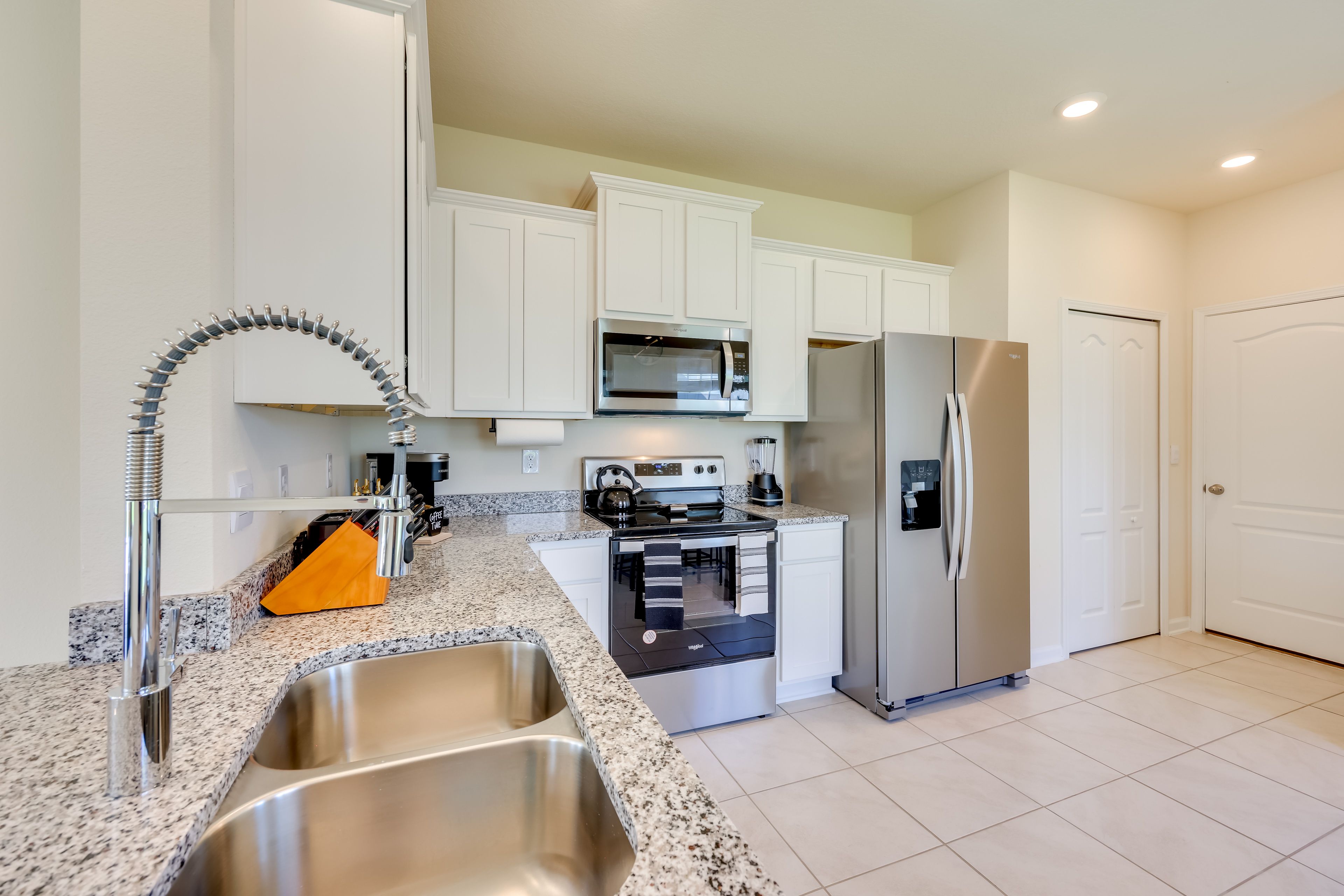 Kitchen | Equipped w/ Cooking Essentials