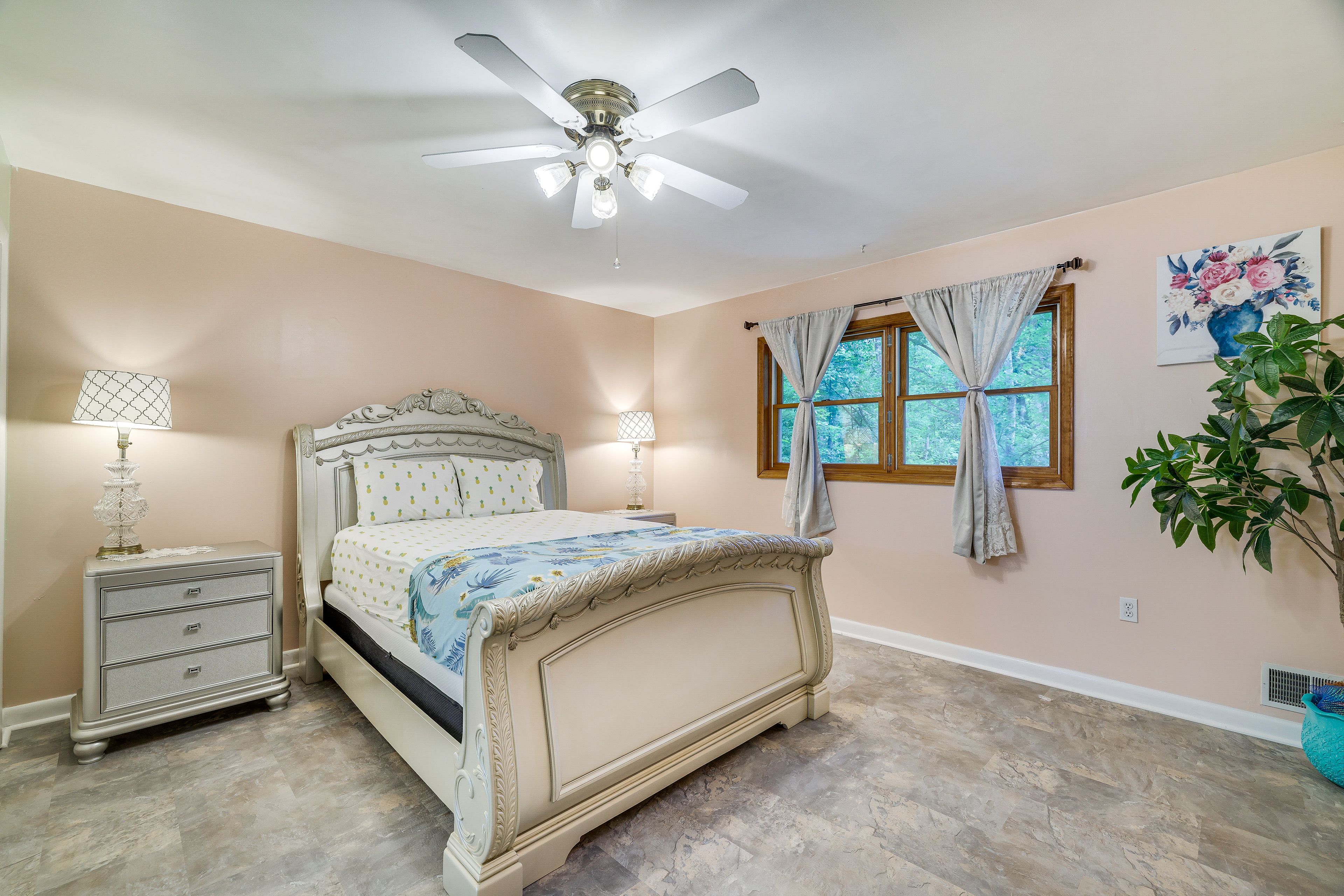 Bedroom 1 | Queen Bed | Linens Provided