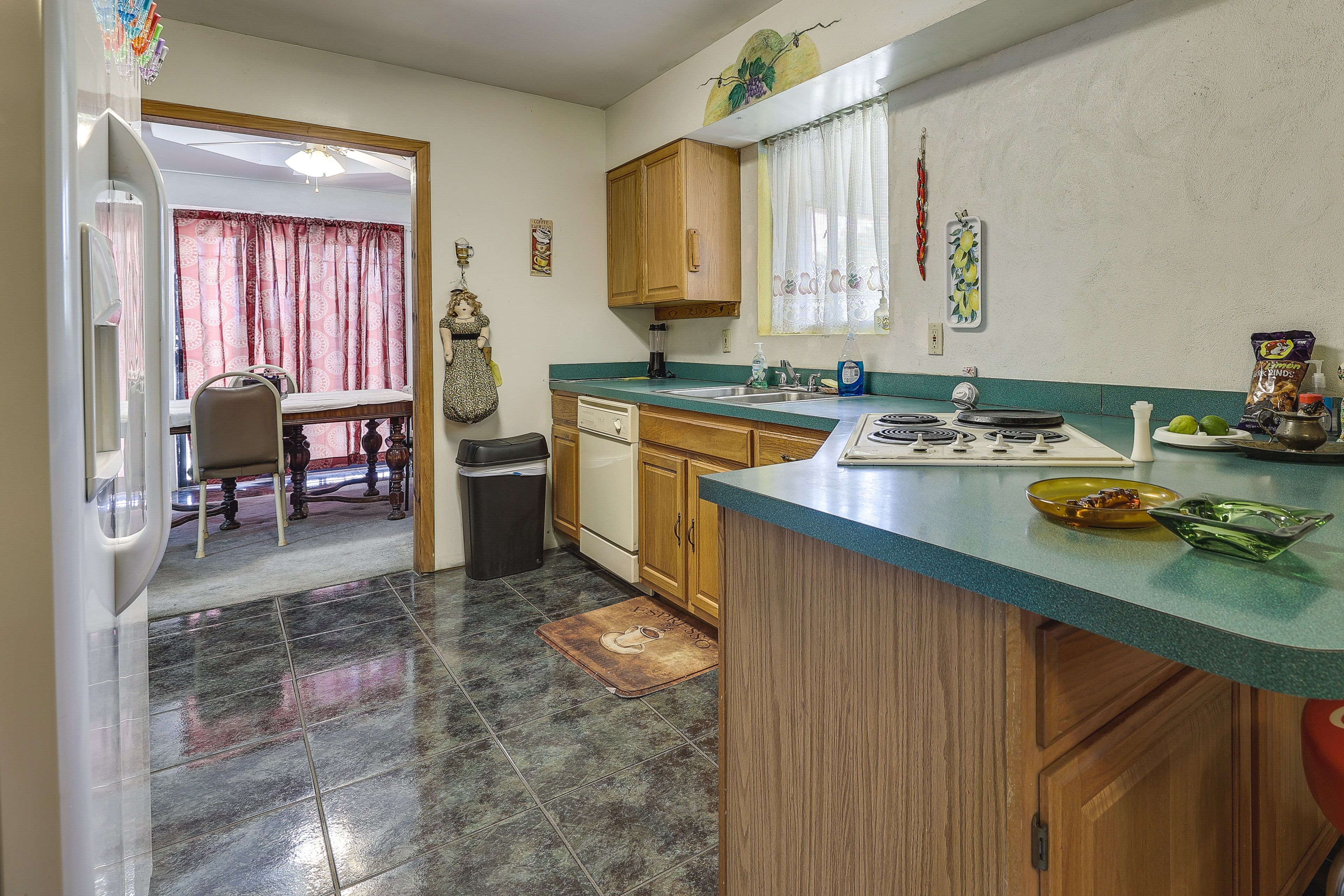 Kitchenette | Cooking Basics | Dishware & Flatware | Toaster Oven | Coffee Maker