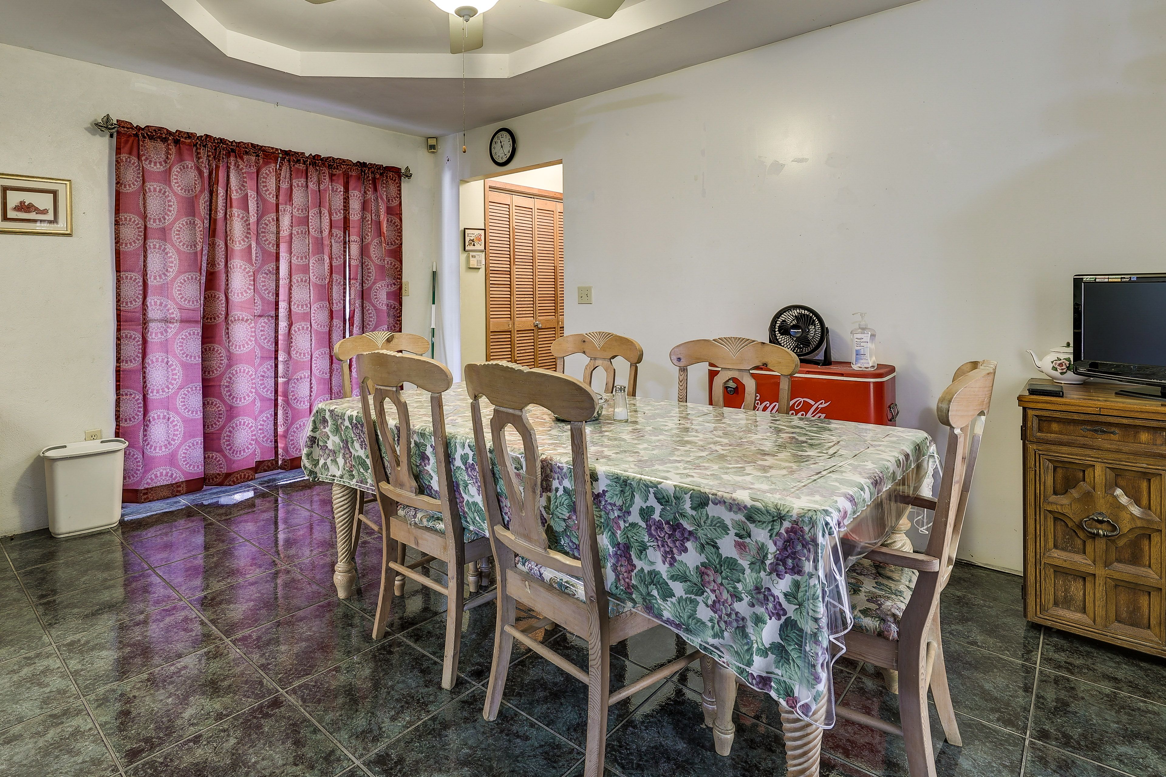 Dining Room | Flat-Screen Cable TV