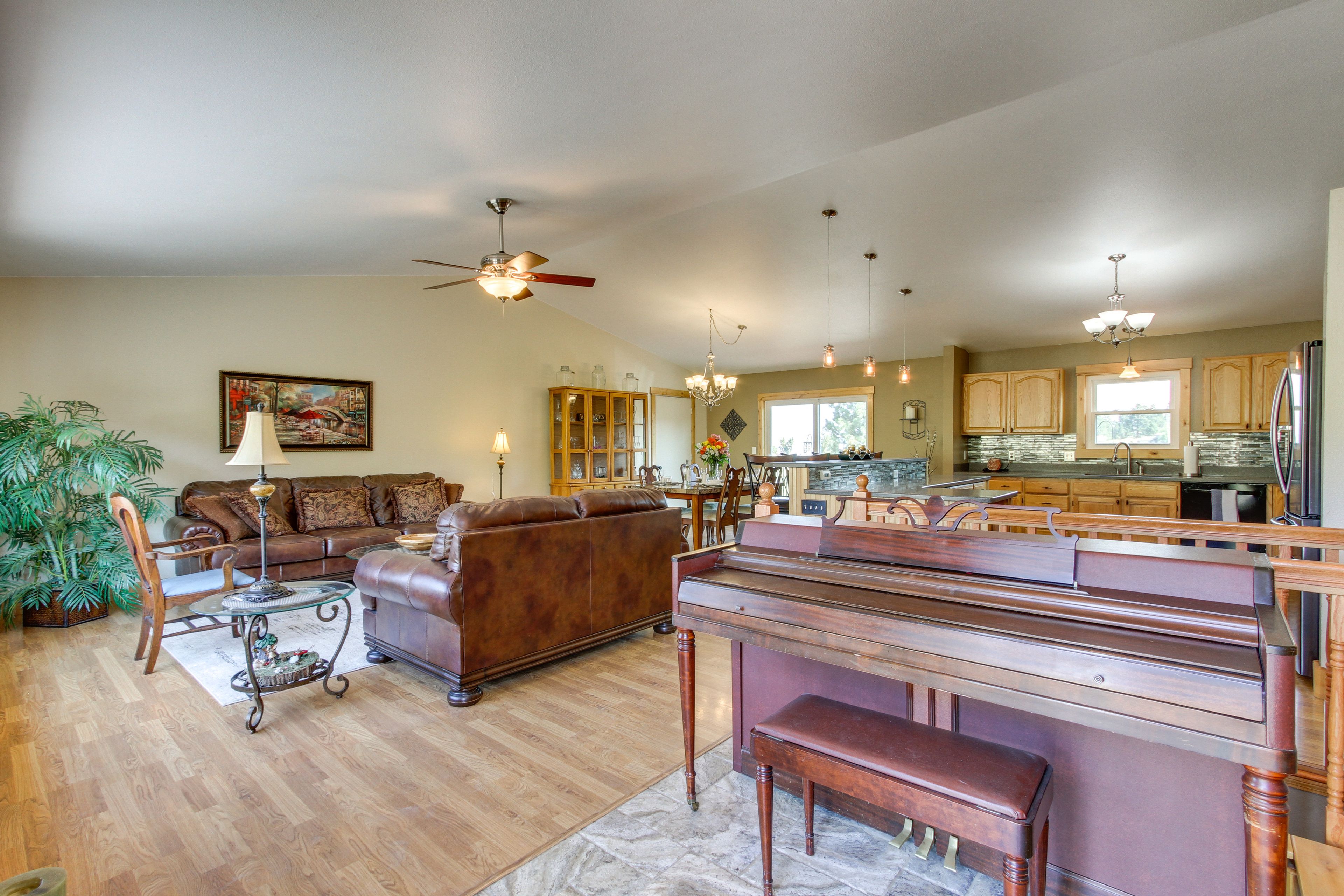 Living Room | Free WiFi | Central A/C & Heating | Washer/Dryer